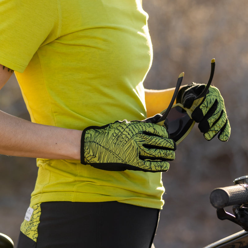Side view of galena gel bike gloves