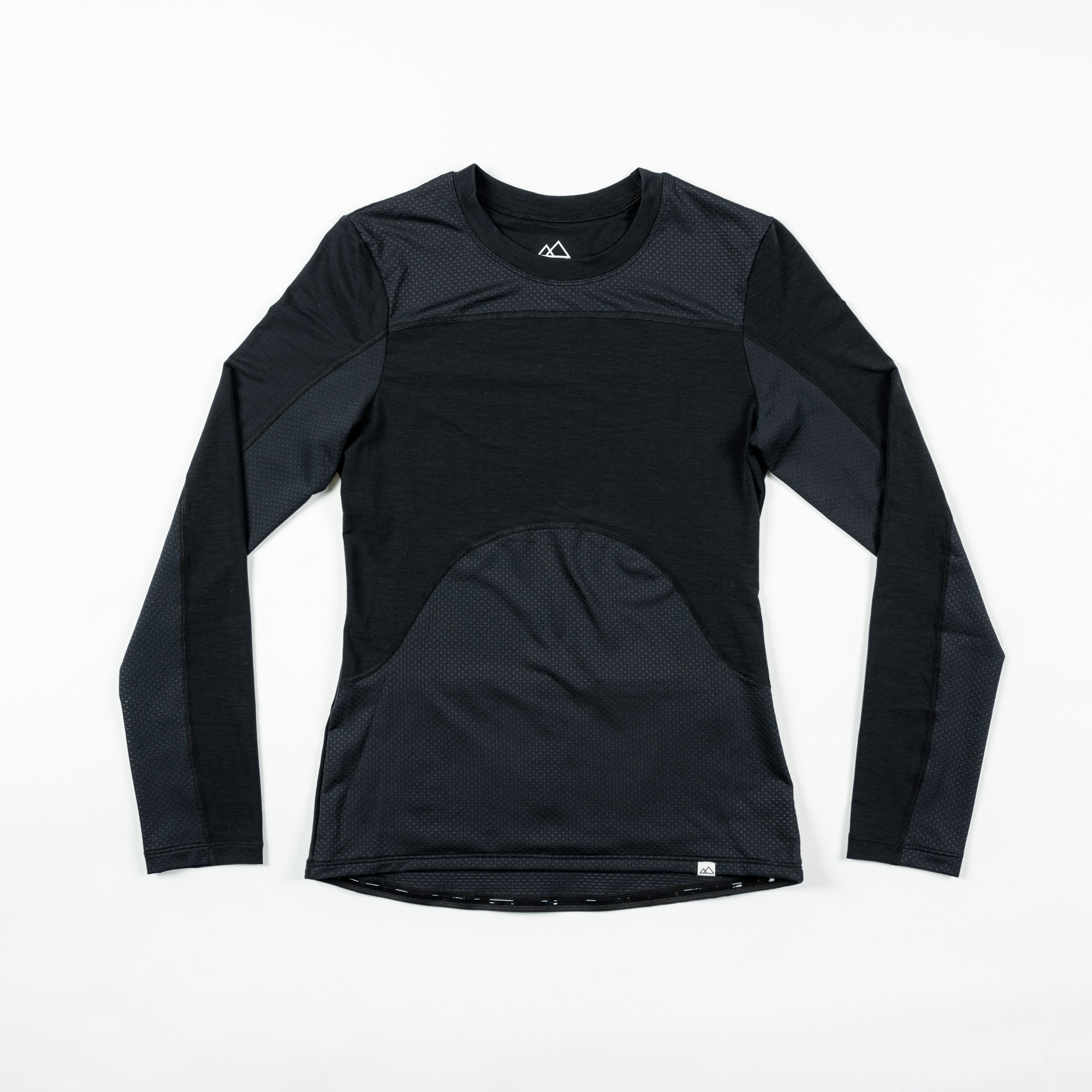 Sandia Bike Jersey in black, featuring breathable fabric and long sleeves for biking.