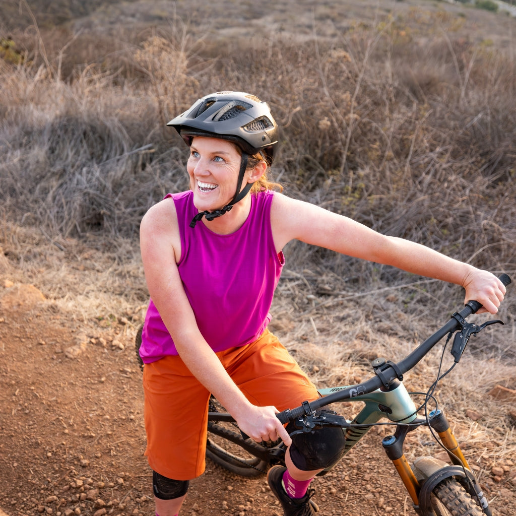 [Aster] Woman smiling on mountain bike 