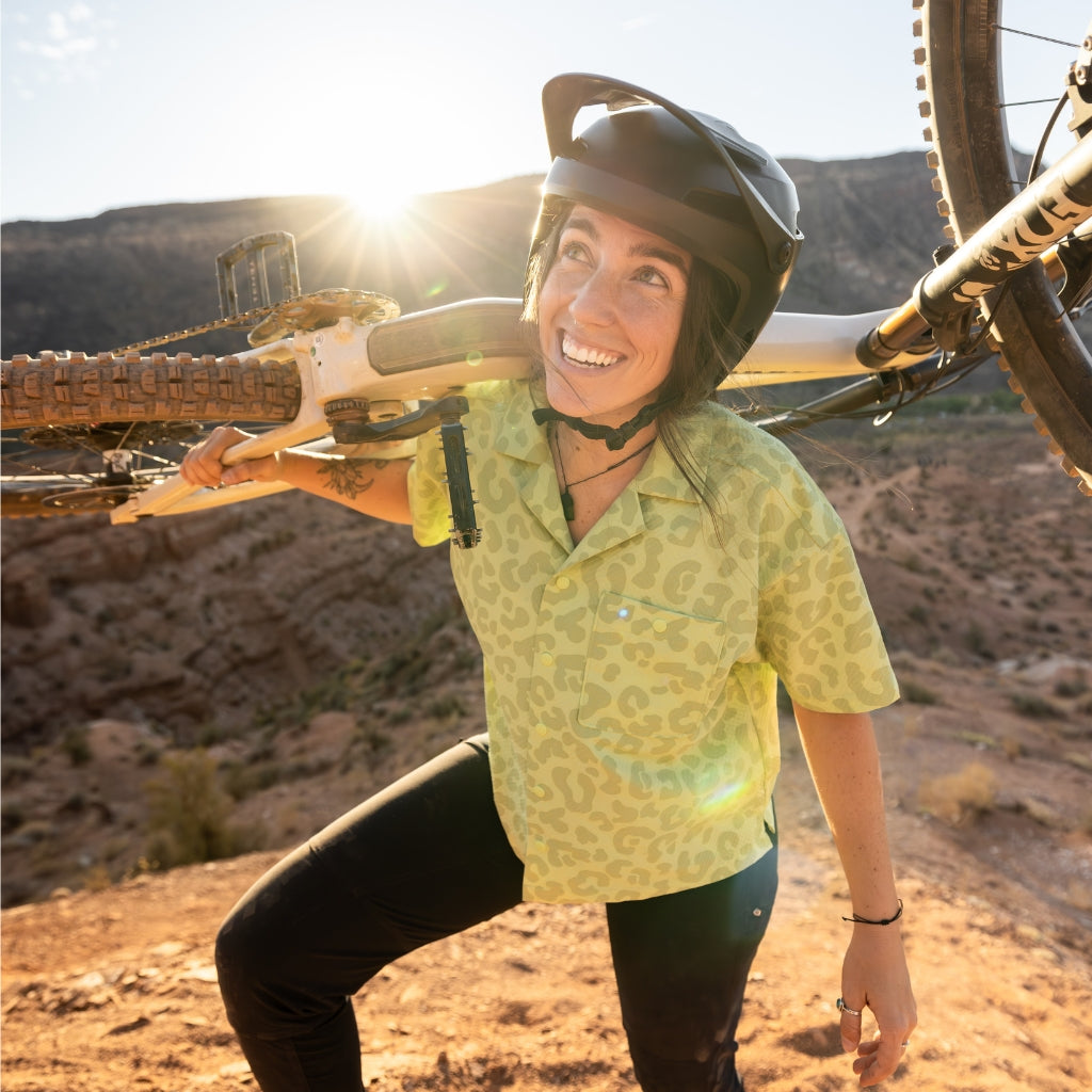 [Matcha Meowww] Woman hiking bike uphill in Utah