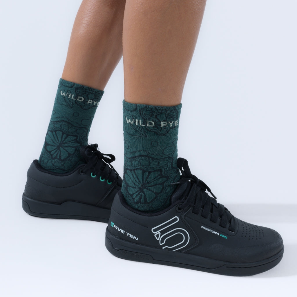 [Roots] Wild Rye x Smith collaboration bike socks worn with mountain bike shoes