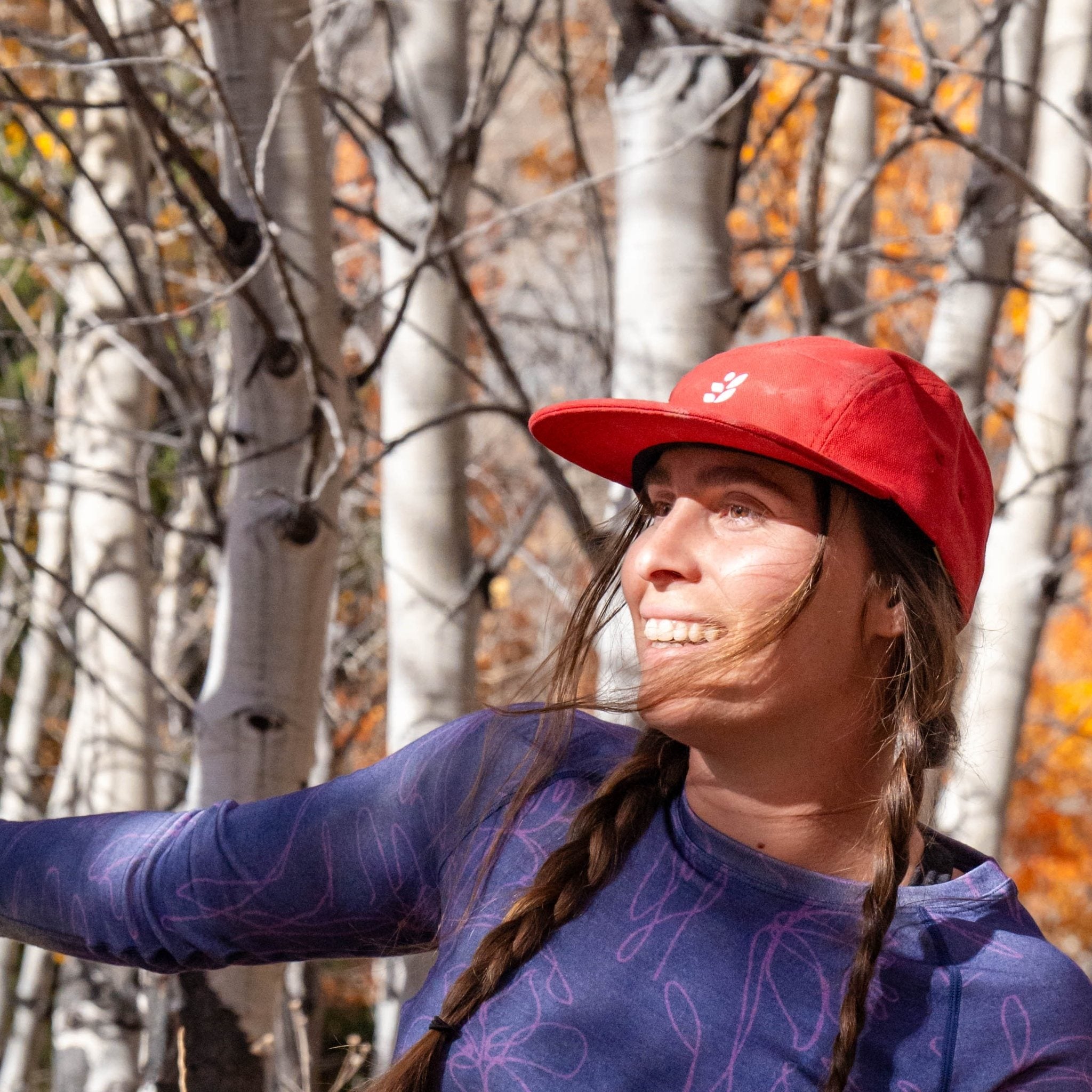 [Star Garnet] Woman wearing a red baseball cap and purple shirt, admiring fall foliage