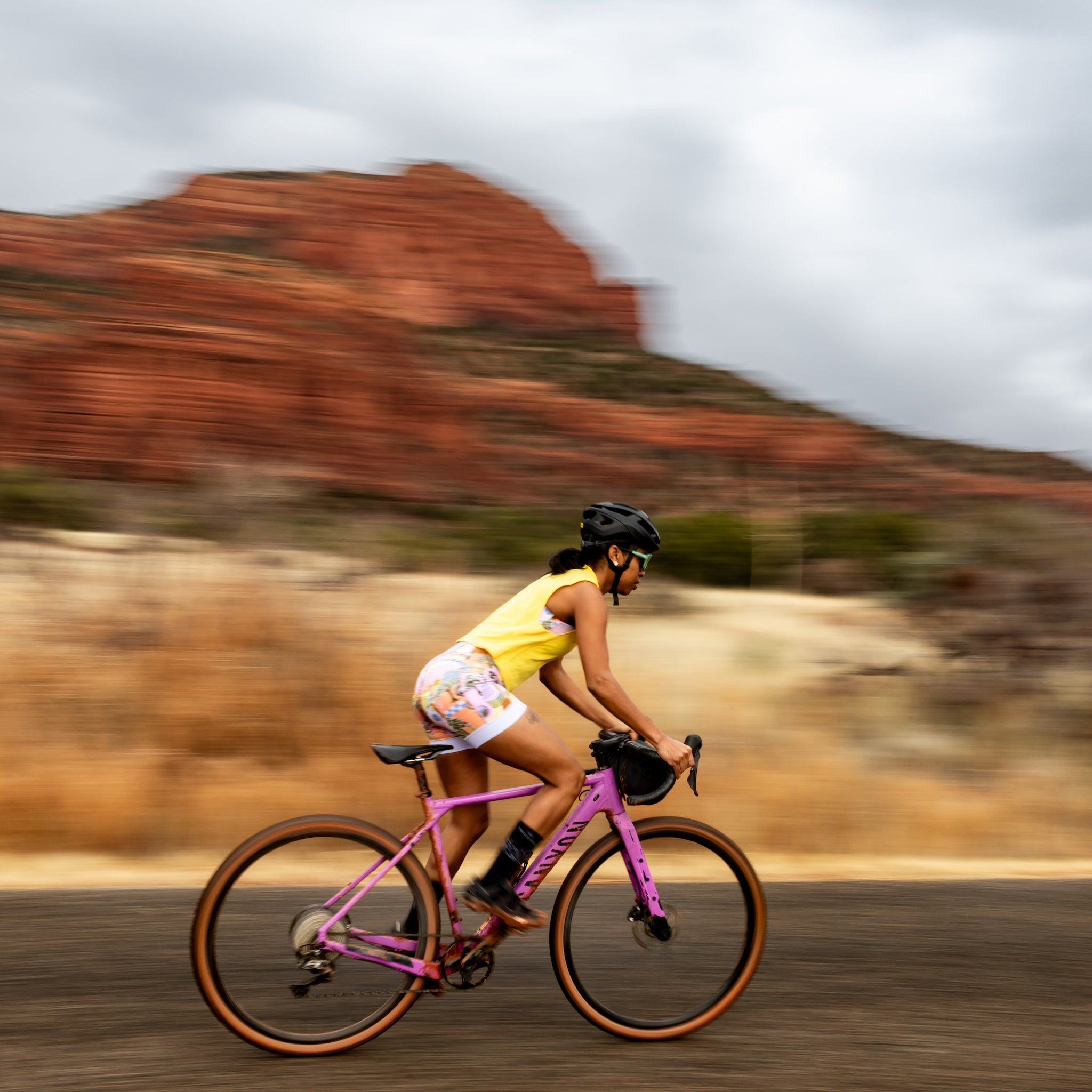 [Sicilian Summer] Model Riding Gravel Bike in Sicilian Summer Chammy