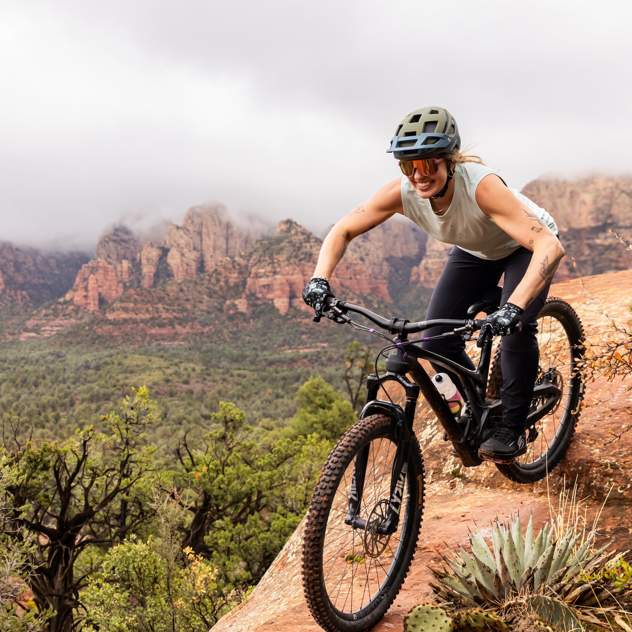 [Mist] Woman Riding Mountain Bike in Merritt Muscle Tank