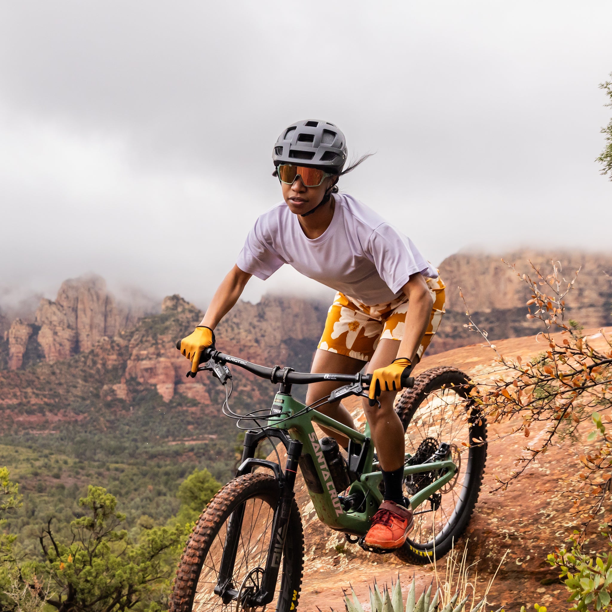 [Painted Poppy] Woman Mountain Biking in Riley Shorts