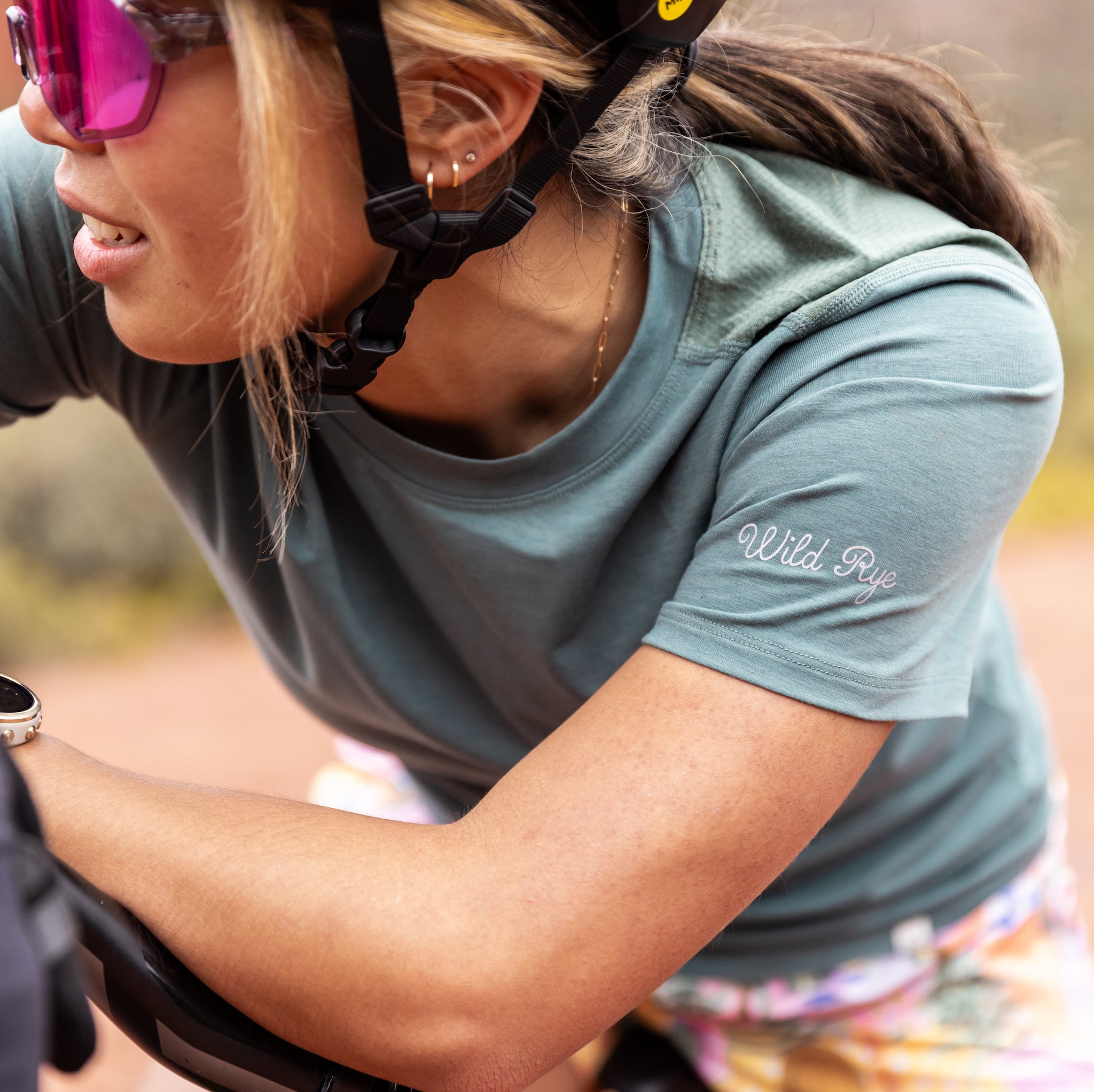 [Slate Green] Close Up Detail of Salida Bike Jersey