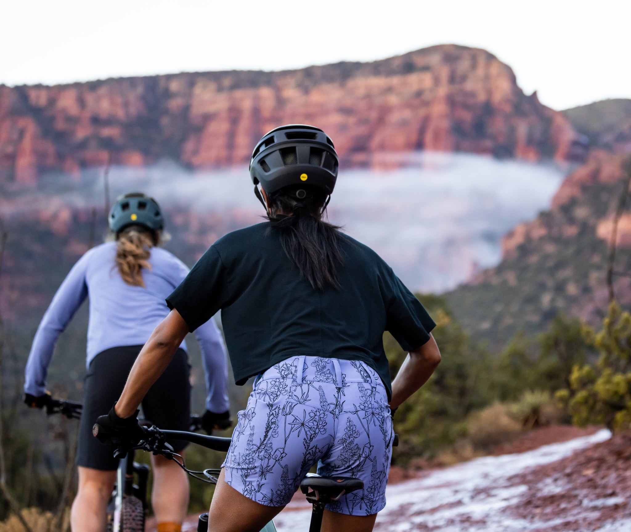 [Alpine Bloom] Woman Biking in Freda 7" Short