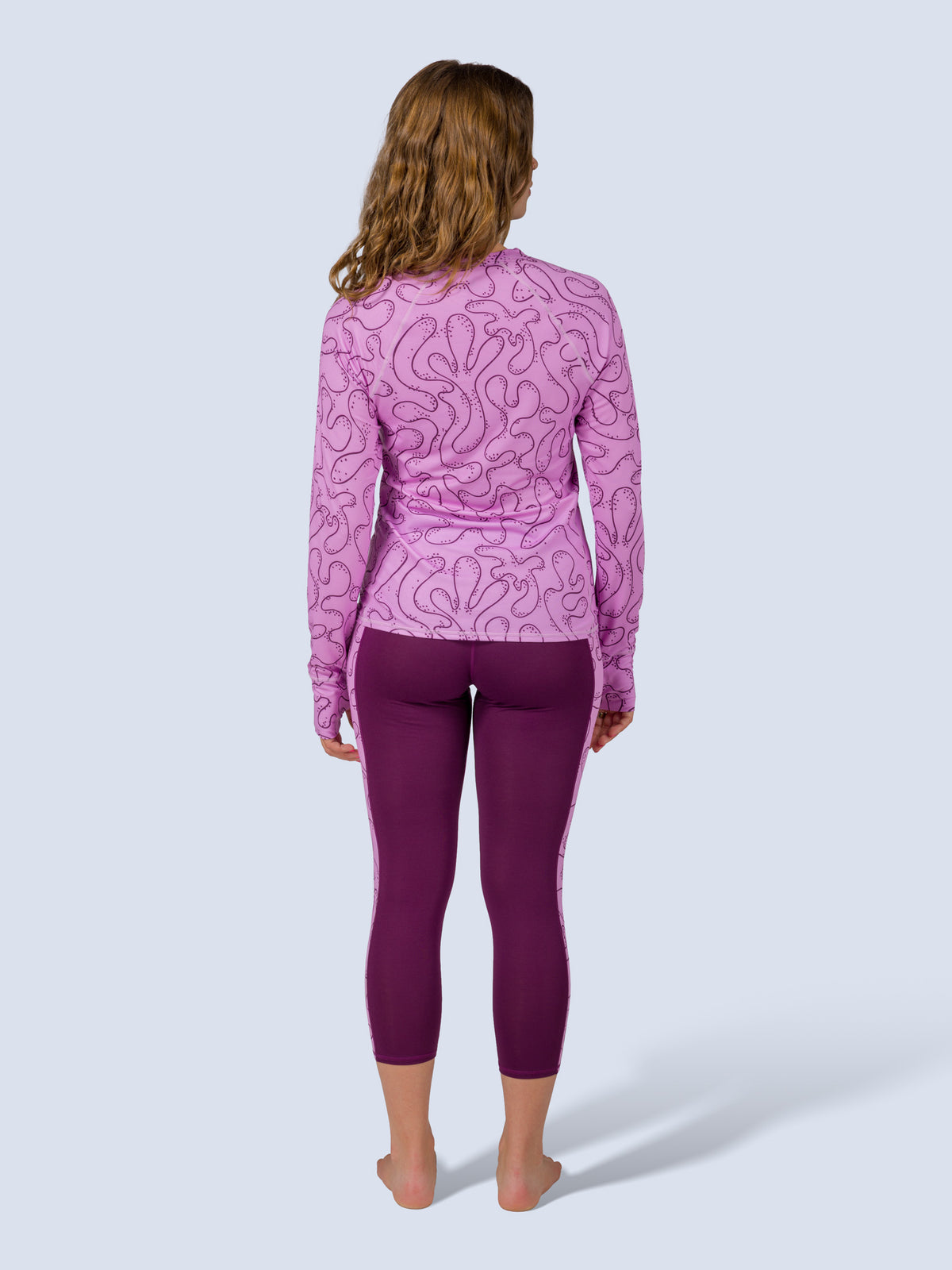 [Orchid Reef] Bassett LITE Raglan in orchid reef, on model back full body view