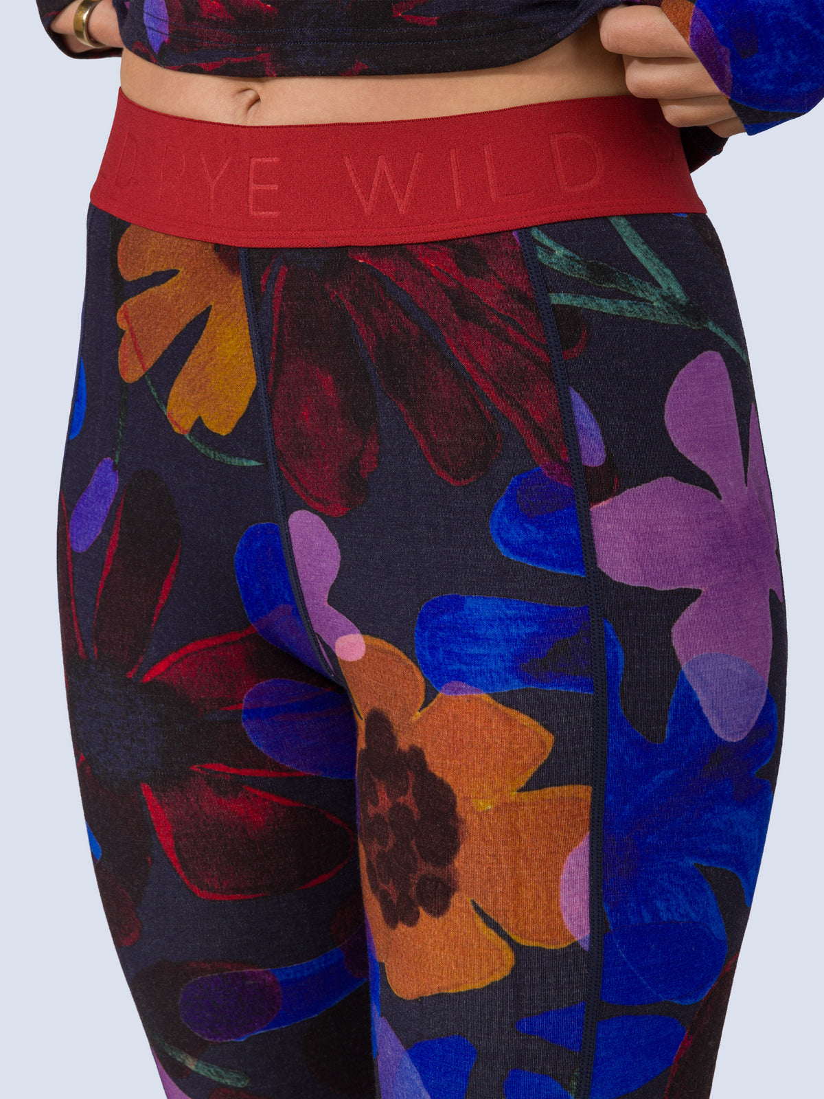 [Nightflora] Bassett Legging – detail view of waistband and print