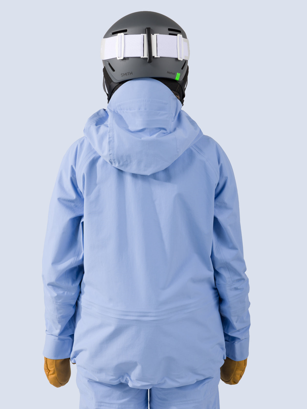 [Breeze] Butterfield 3L Jacket in breeze blue, on model back crop view