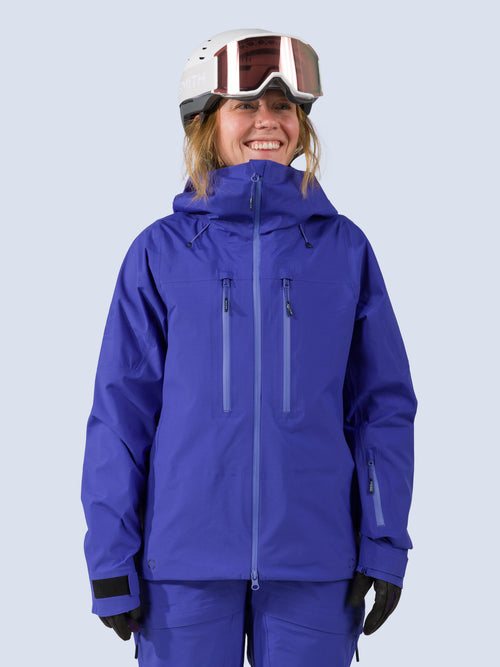 [Lapis] Heyburn 3L Jacket in lapis blue, on model front crop view