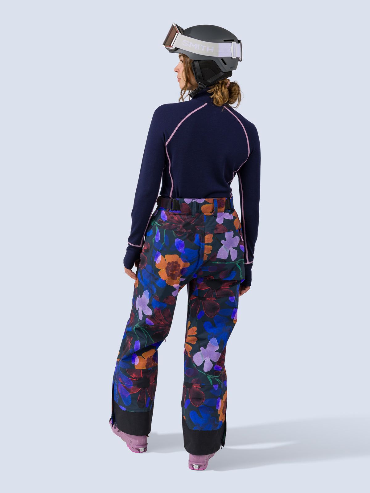 [Nightflora] Butterfield 3L Pant in nightflora floral print, on model back full body view