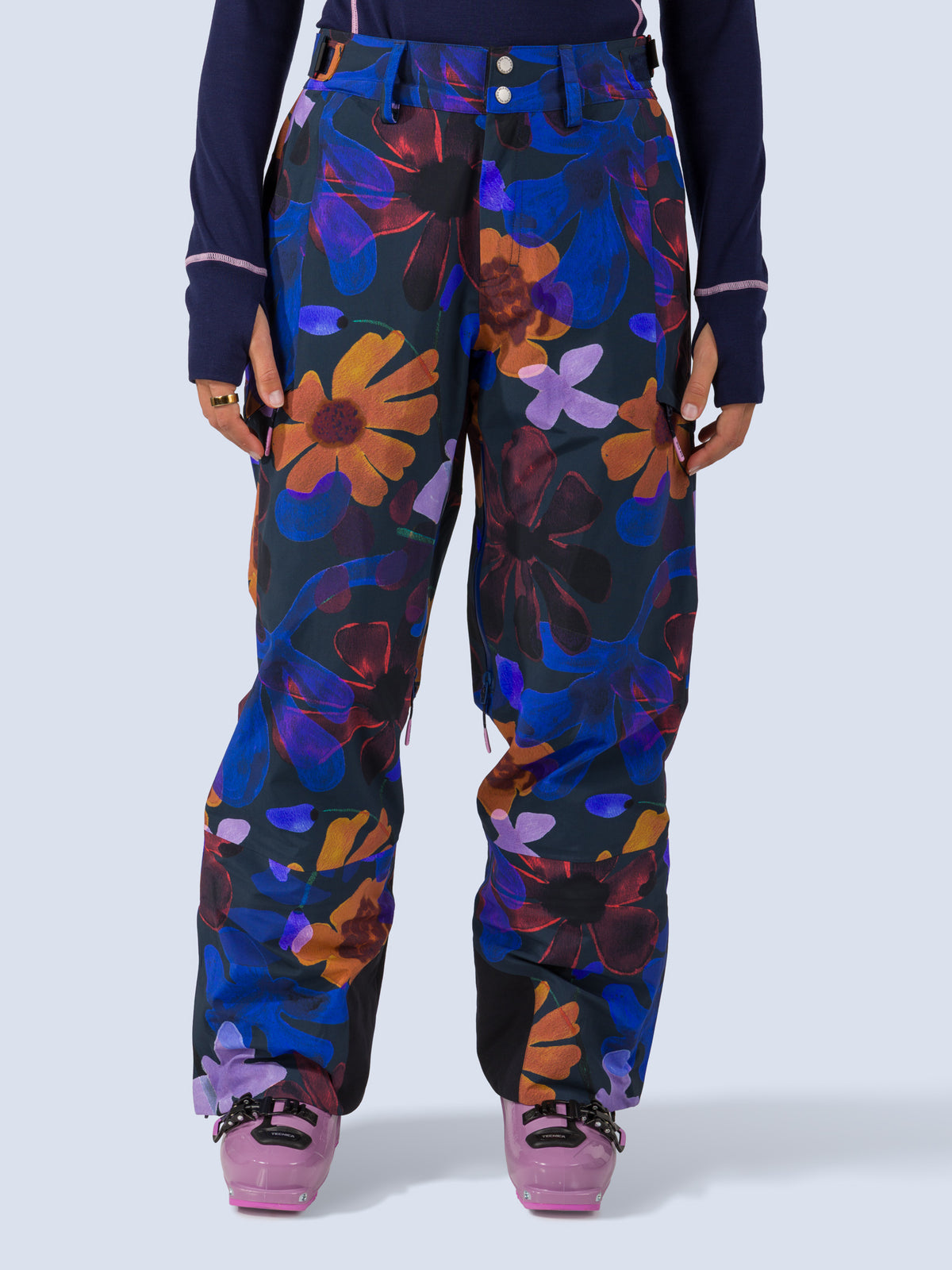 [Nightflora] Butterfield 3L Pant in nightflora floral print, on model front crop view