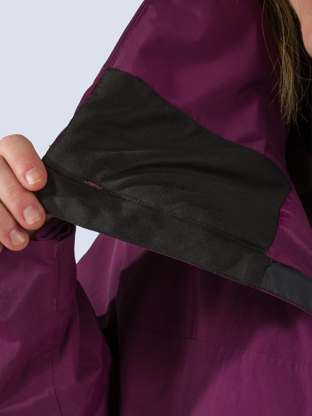 [Mulberry] Roundhouse 2L Insulated Jacket in mulberry, interior collar lining detail