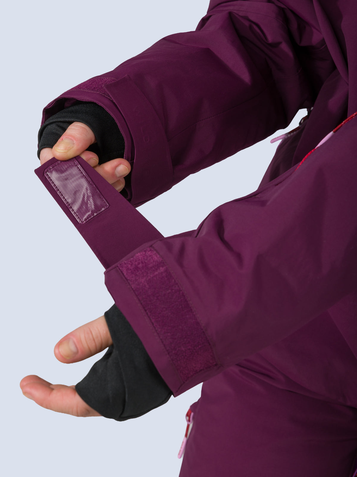 [Mulberry] Roundhouse 2L Insulated Jacket in mulberry, cuff tab and wrist gaiter detail