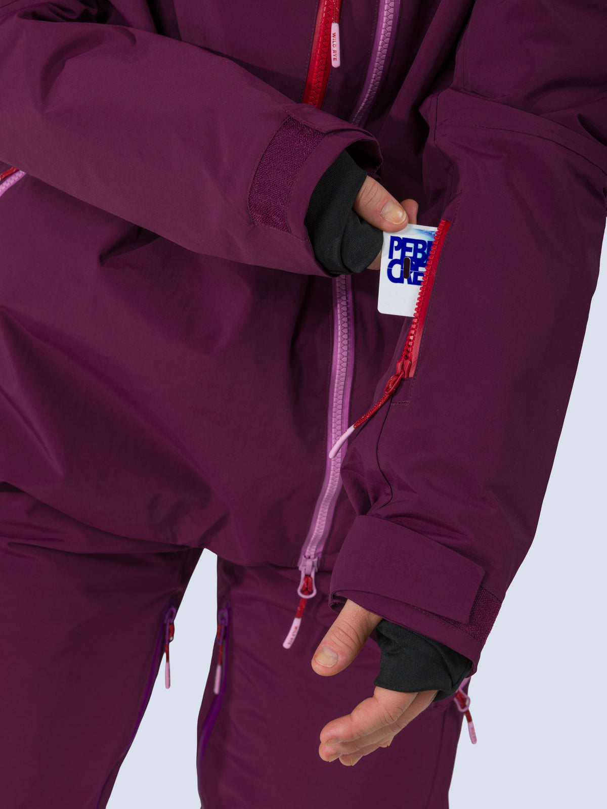 [Mulberry] Roundhouse 2L Insulated Jacket in mulberry, zippered  pass pocket detail
