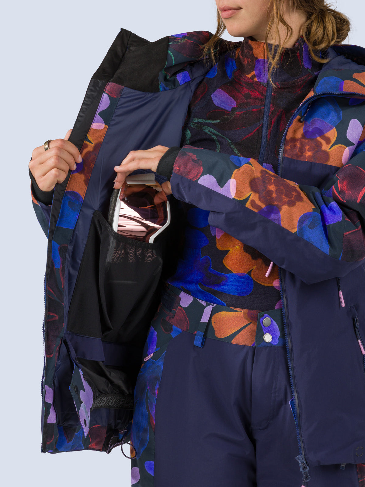[Nightflora] Roundhouse 2L Insulated Jacket in nightflora floral print, interior goggle pocket detail