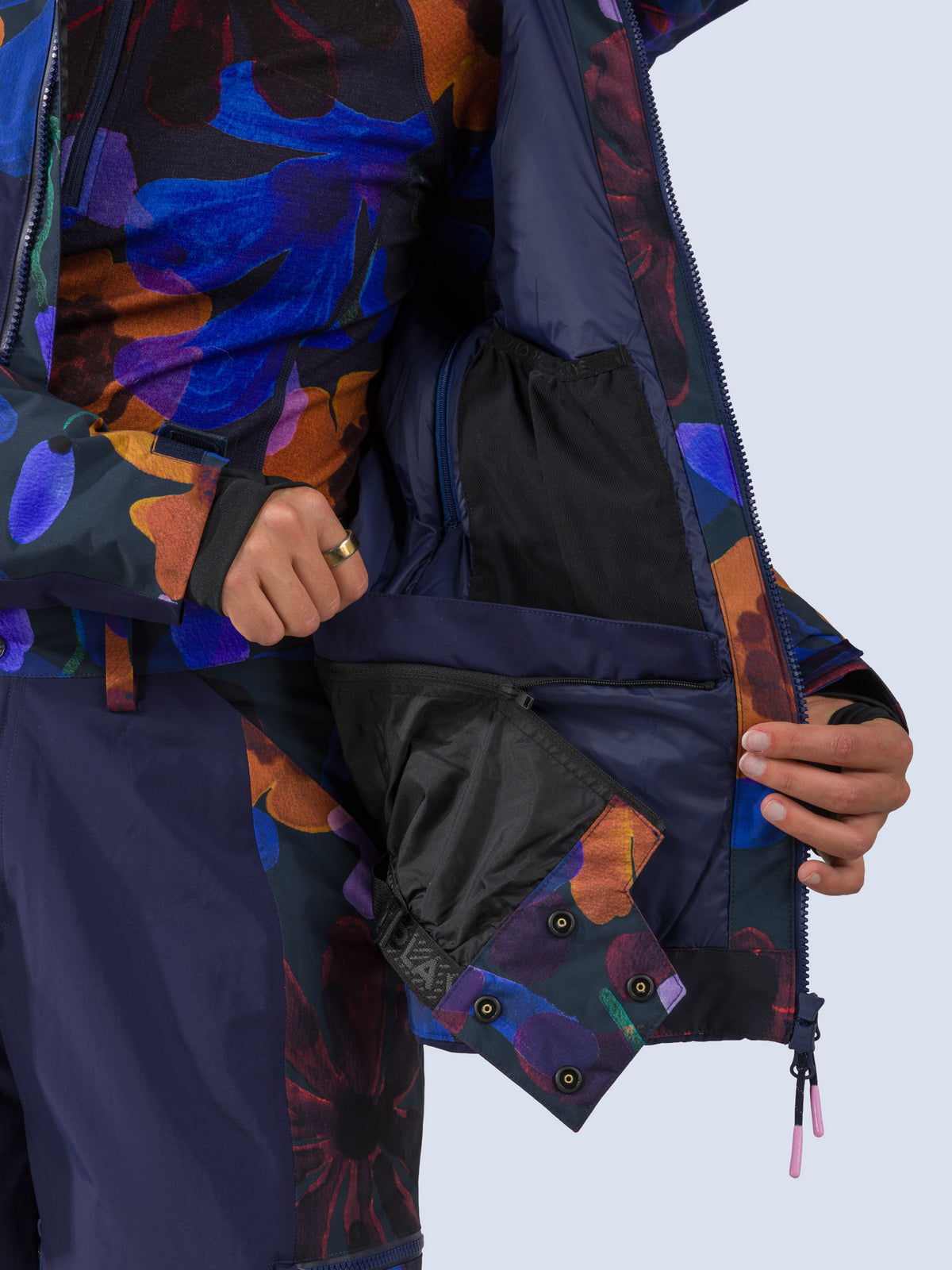 [Nightflora] Roundhouse 2L Insulated Jacket in nightflora floral print, powder skirt detail