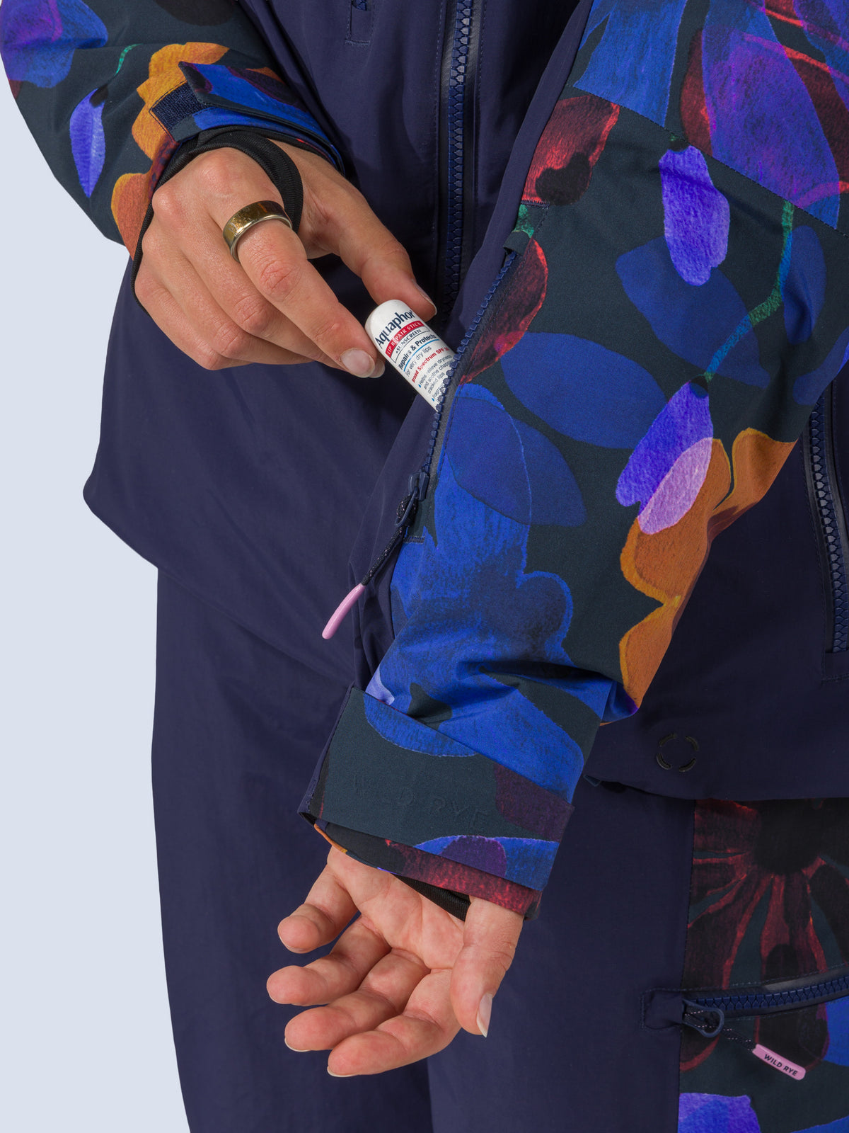 [Nightflora] Roundhouse 2L Insulated Jacket in nightflora floral print, zippered pass pocket detail