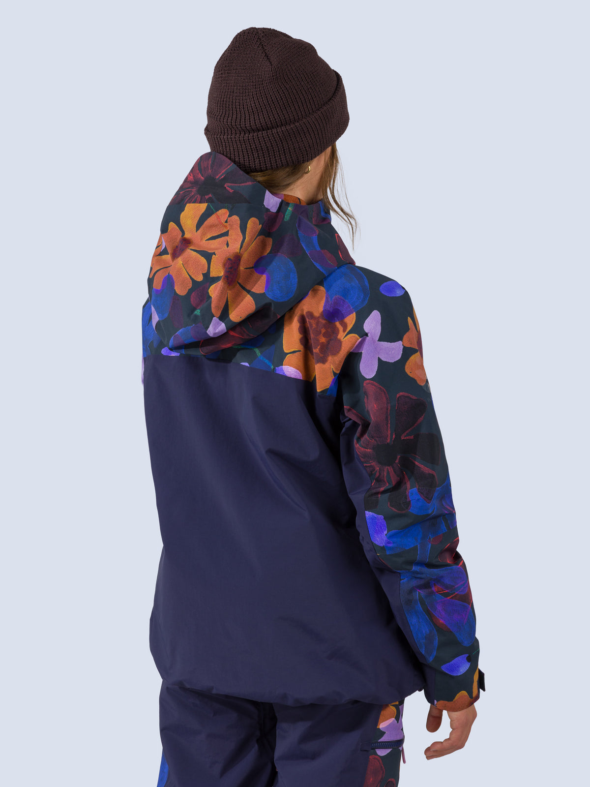 [Nightflora] Roundhouse 2L Insulated Jacket in nightflora floral print, on model back crop view