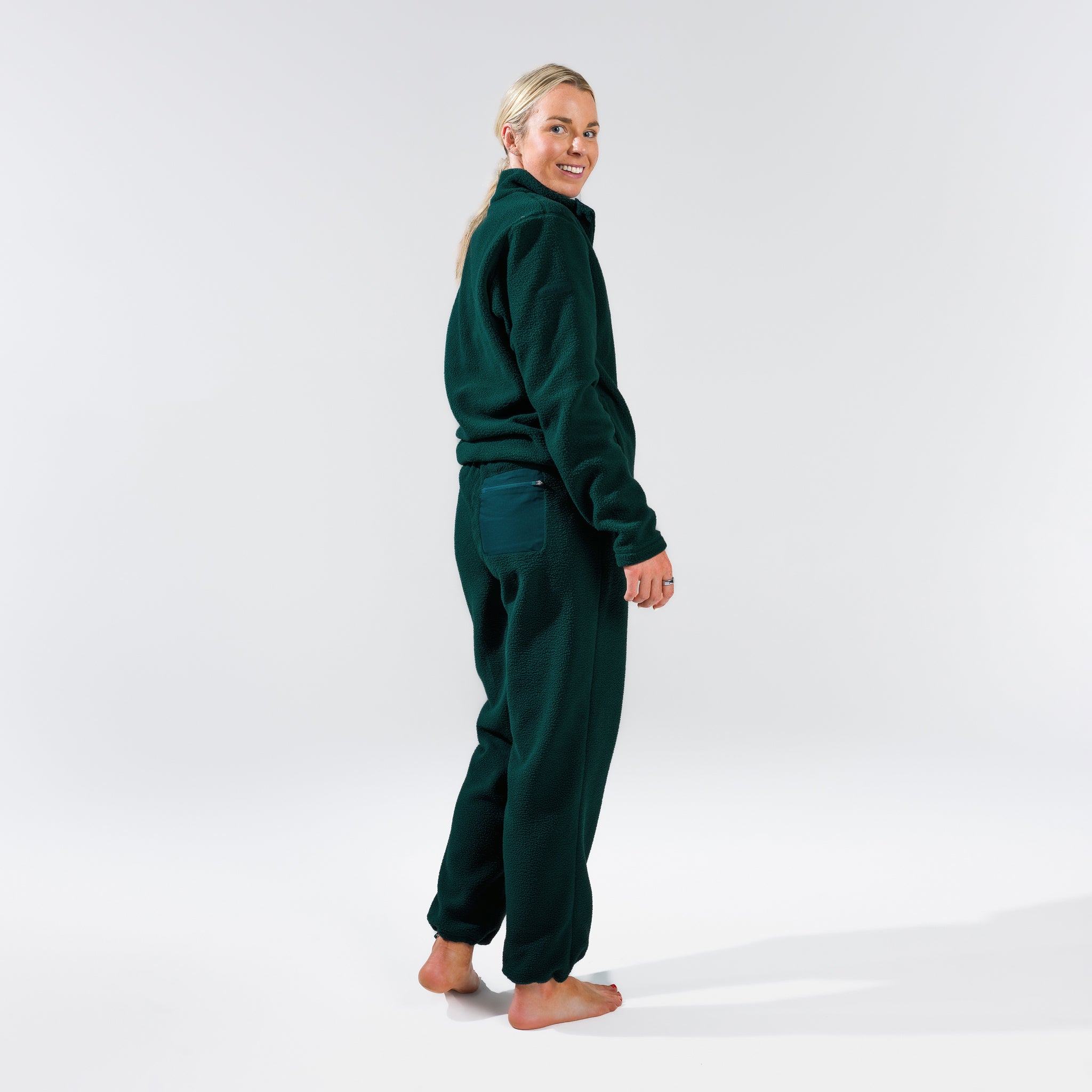 [pine] green fleece jogger back view with matcing pullover