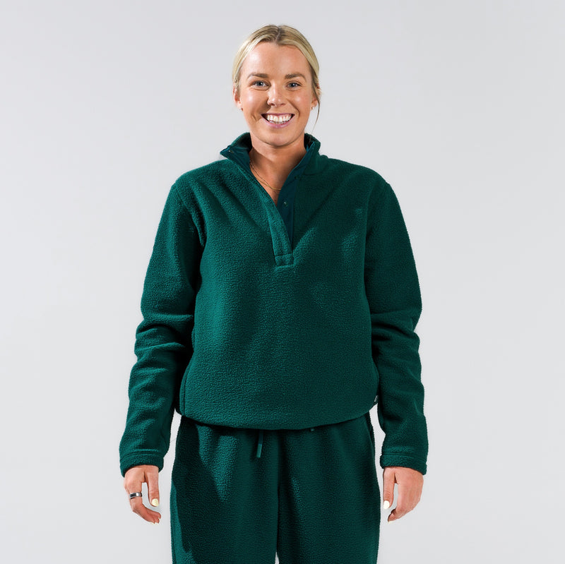 [Pine] Pine green fleece pullover front crop view