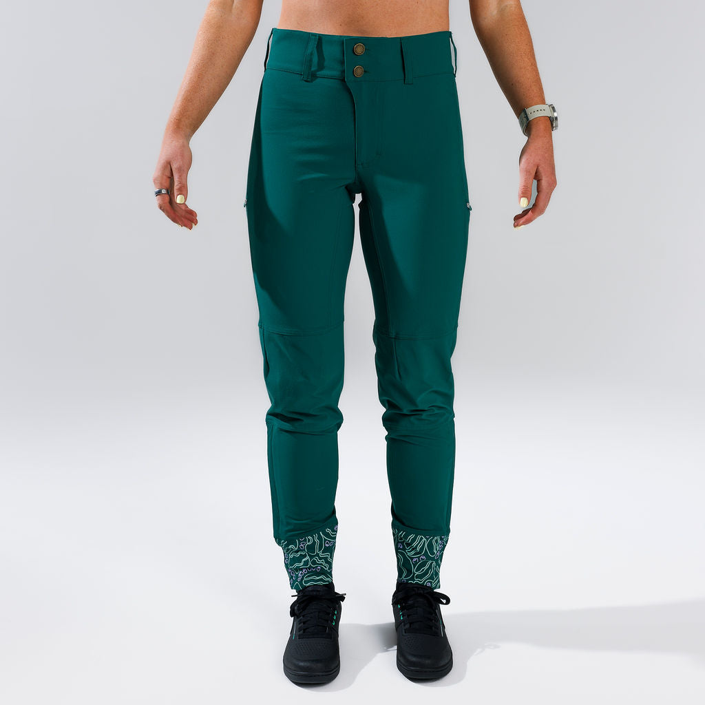 [Pine] Freyah Pant Pine Front Close View