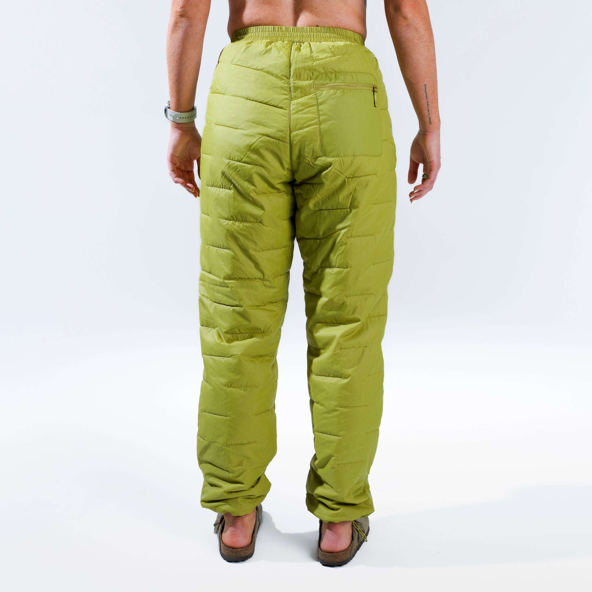 [Caper] Green insulated pant back crop view