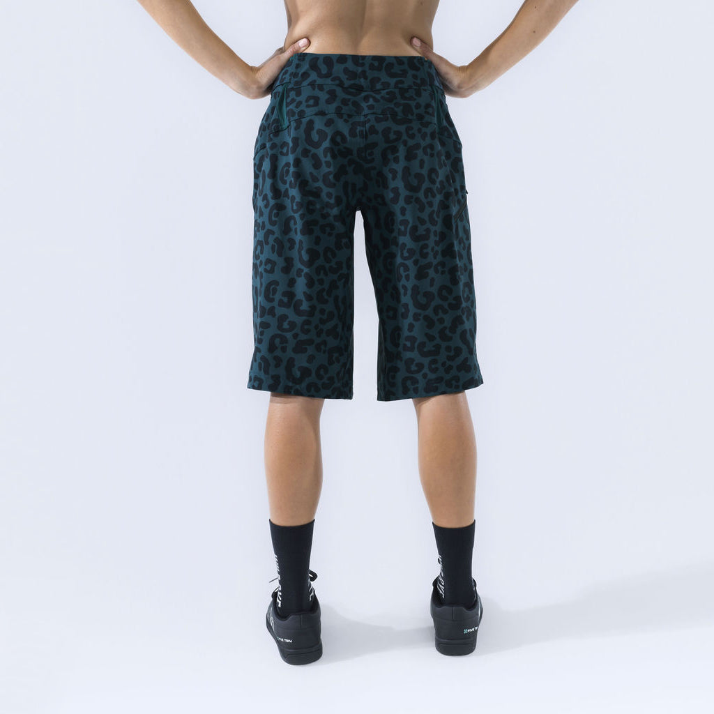 [Spruce Meowww] Frankie Short Spruce Meowww back crop