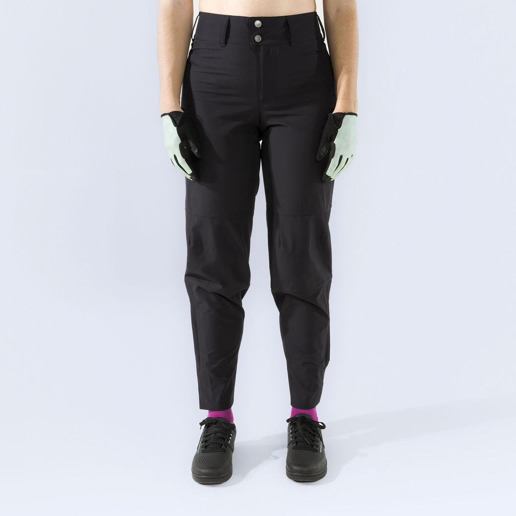 [Black] Regan Bike Pant black front crop view