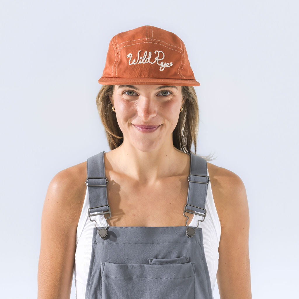 [Sedona] Woman wearing edith Brim Hat Canvas in Sedona color