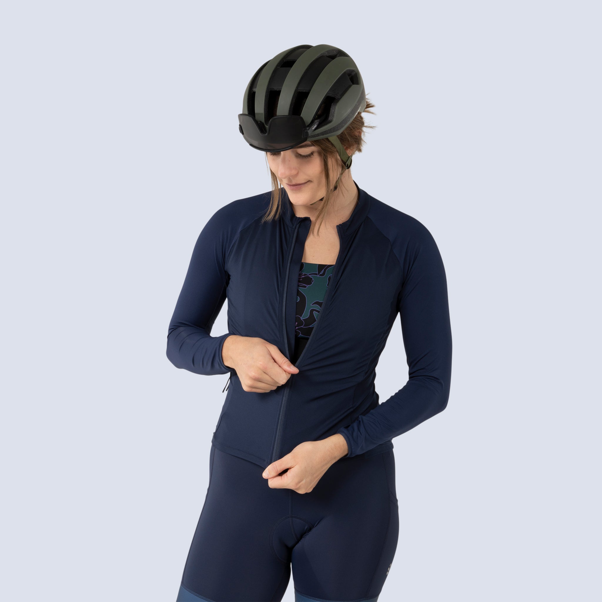 [Midnight] Gem longsleeve jersey in midnight, on model front crop view, zipping up jersey