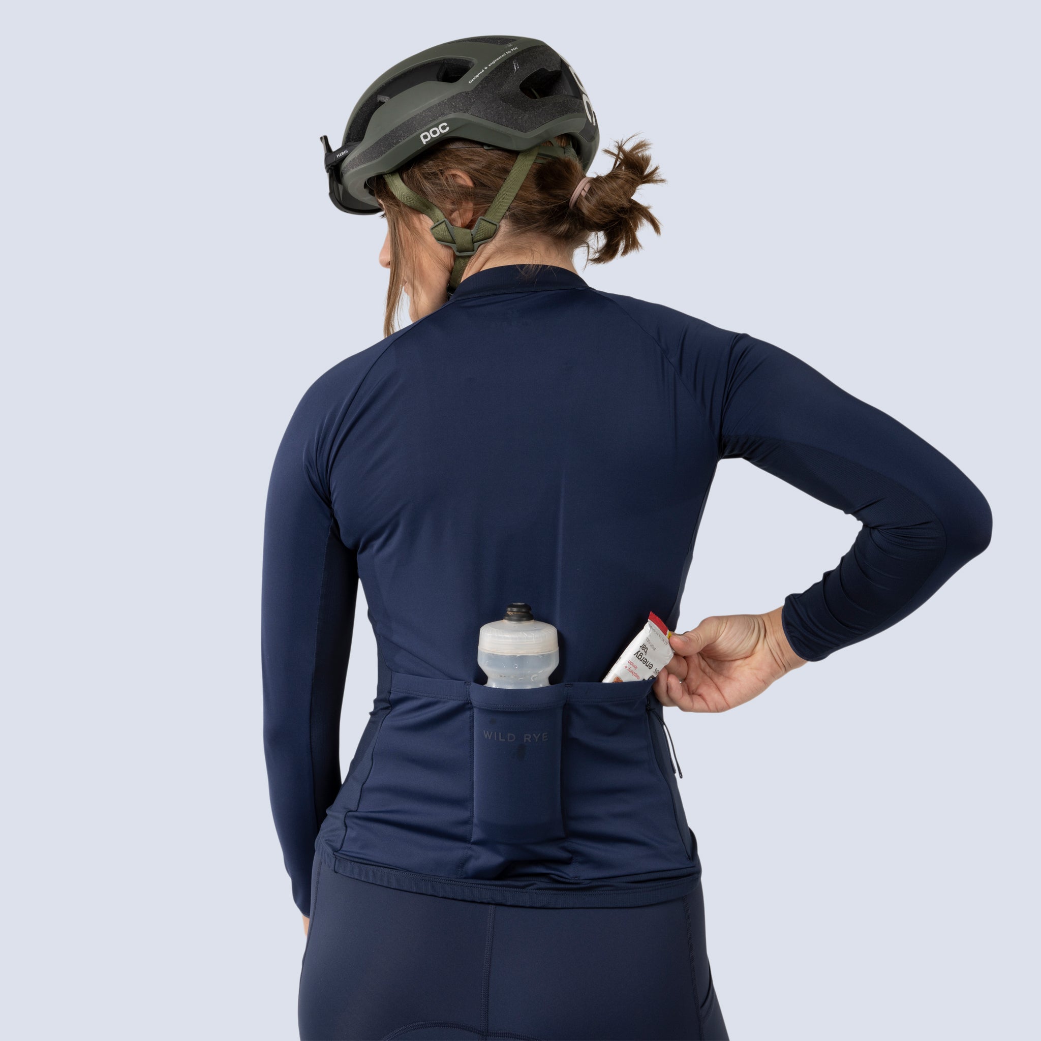 [Midnight] Gem longsleeve jersey in midnight, on model back crop view, showing 3 stash pockets