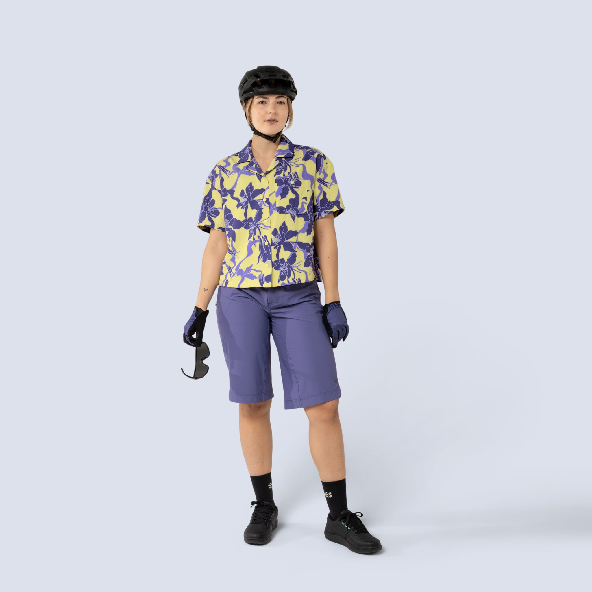 [Gecko Aquila Bloom] Lil Party shirt Gecko Aquila Bloom on model front full body view