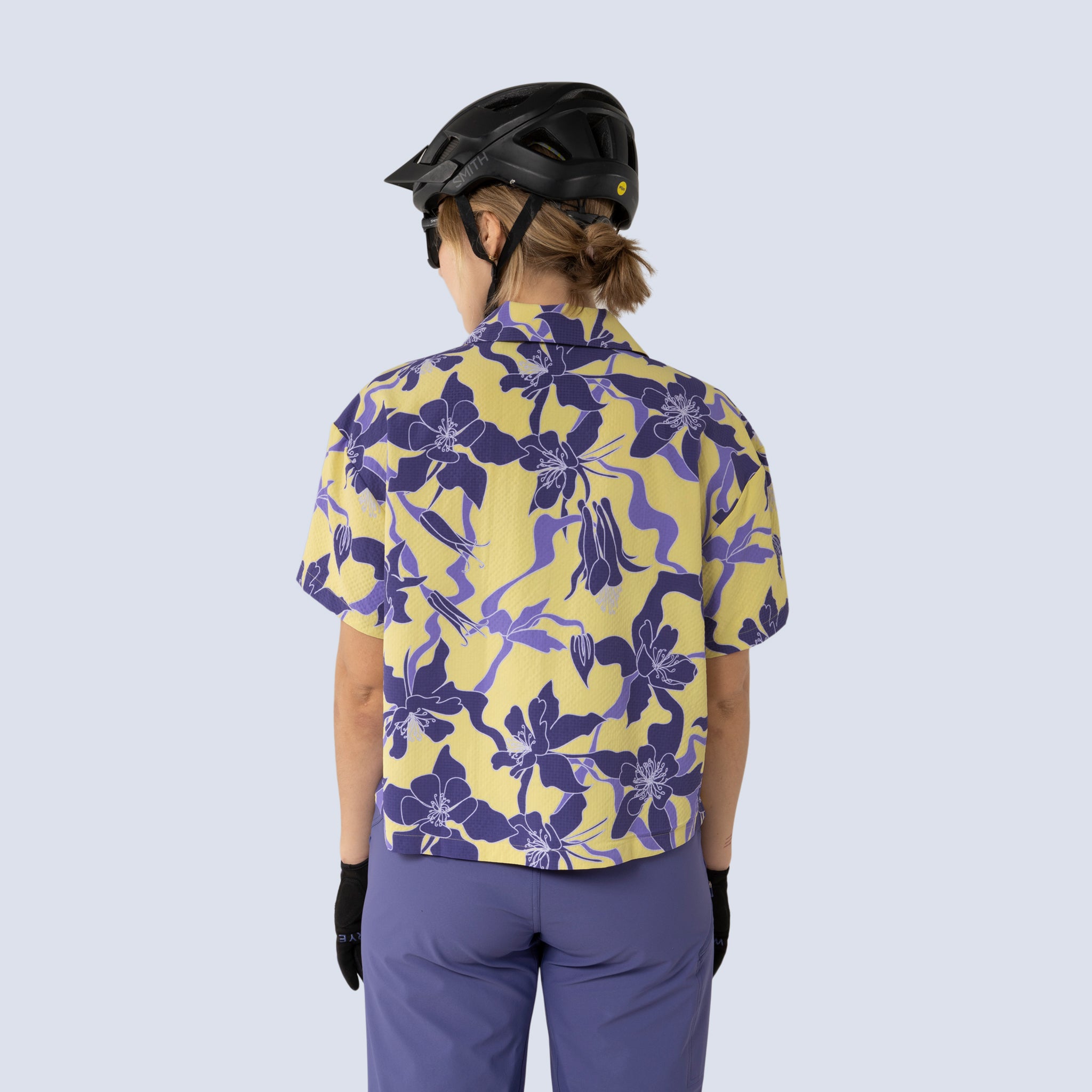 [Gecko Aquila Bloom] Lil Party shirt Gecko Aquila Bloom on model back crop view