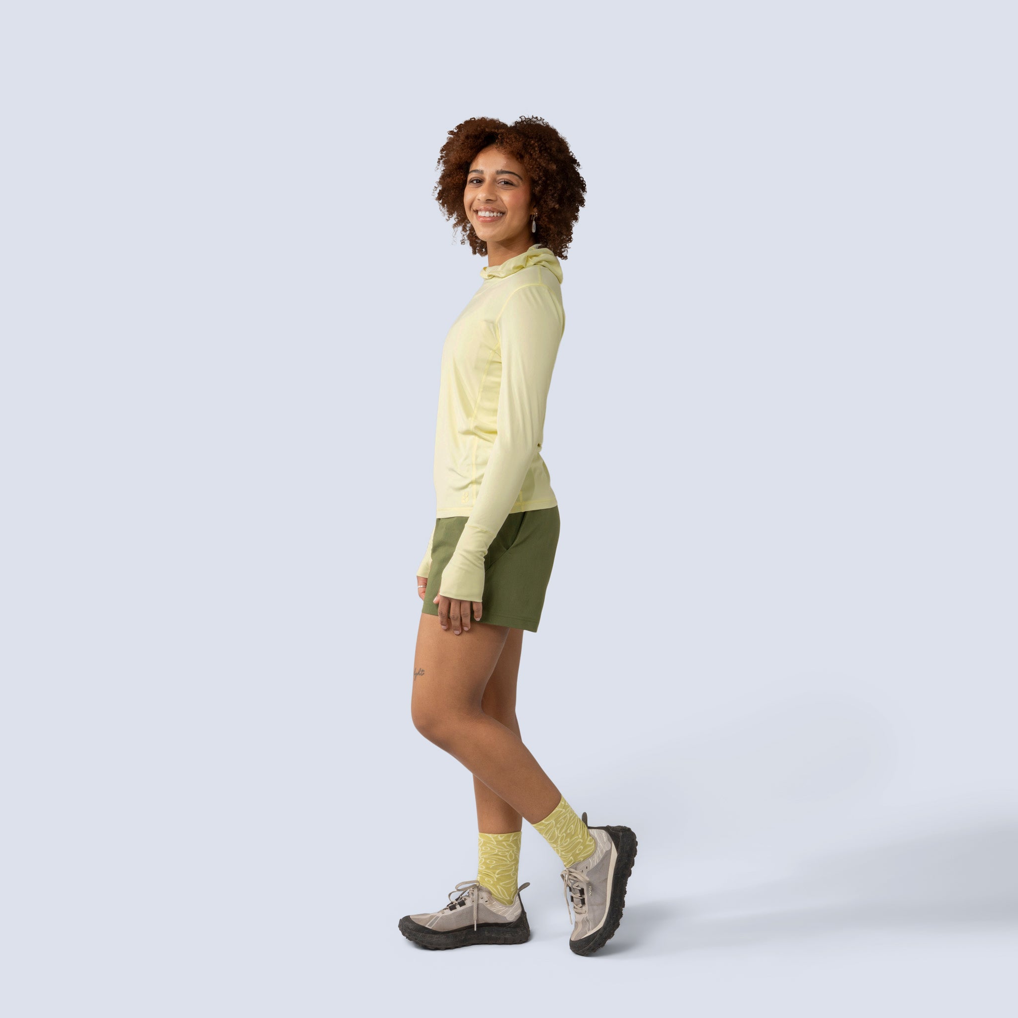 [Butter] Sawyer sunshirt butter yellow on model side full body view