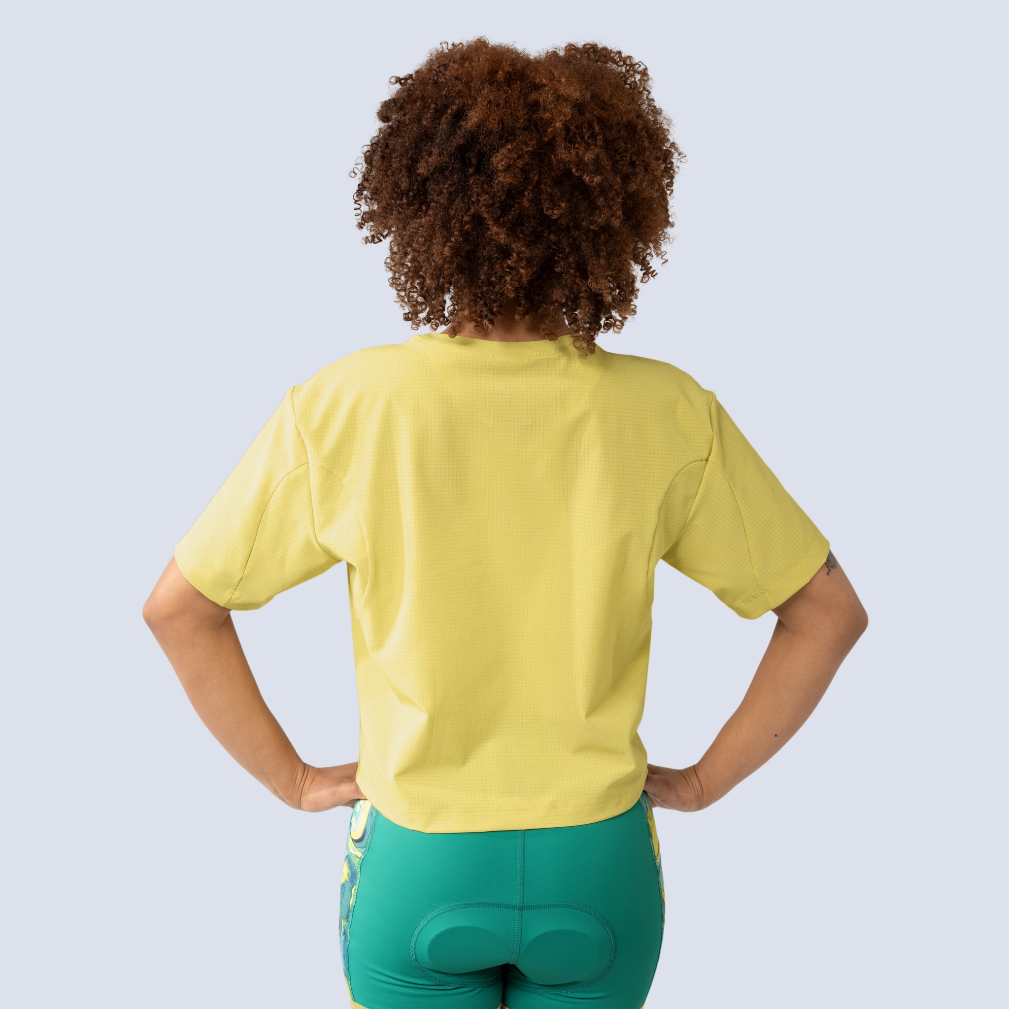 [Gecko] Easley Crop tee in gecko yellow, on model back crop view