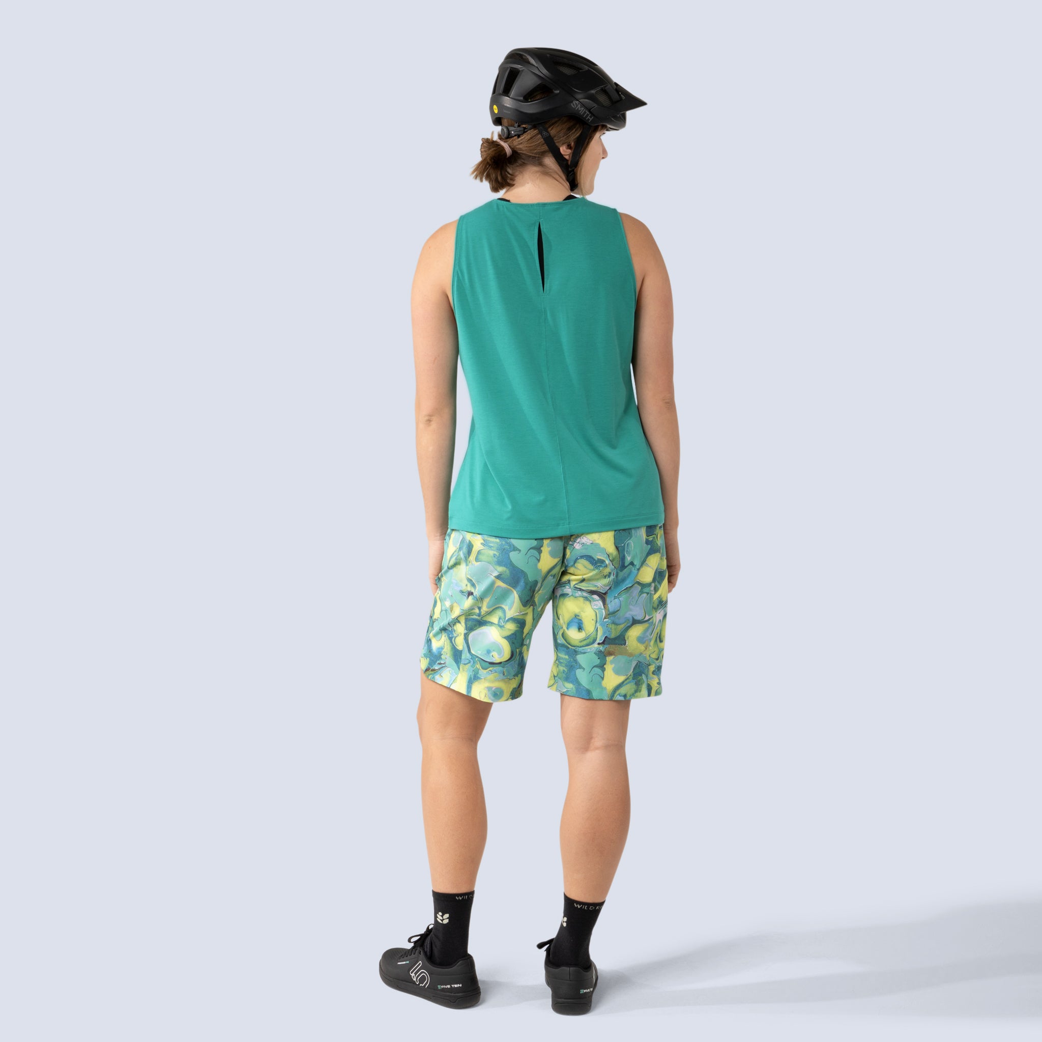 [Alhambra] Lola Muscle tank Alhambra green, on model back full body view