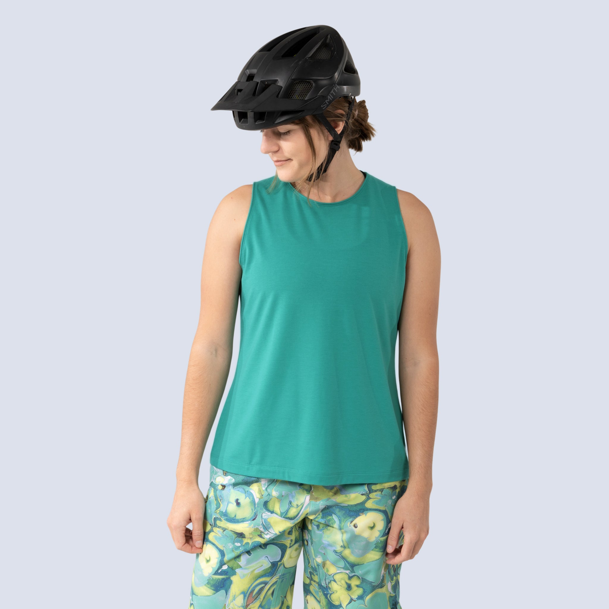 [Alhambra] Lola Muscle tank Alhambra green, on model front crop view