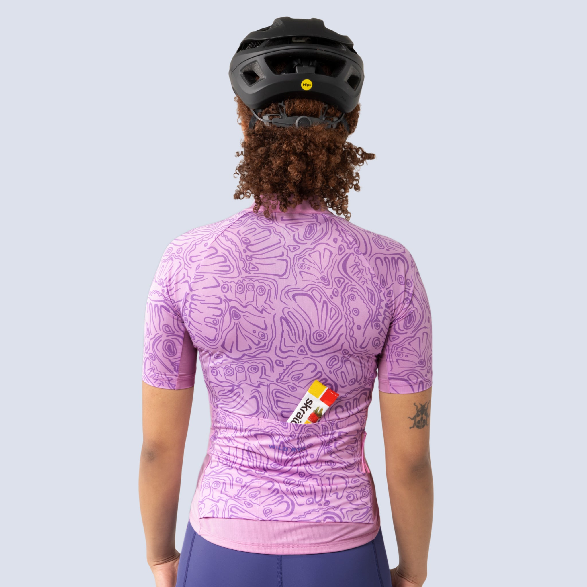 [Alpenglow Wings] Gem Jersey pink back crop view on model