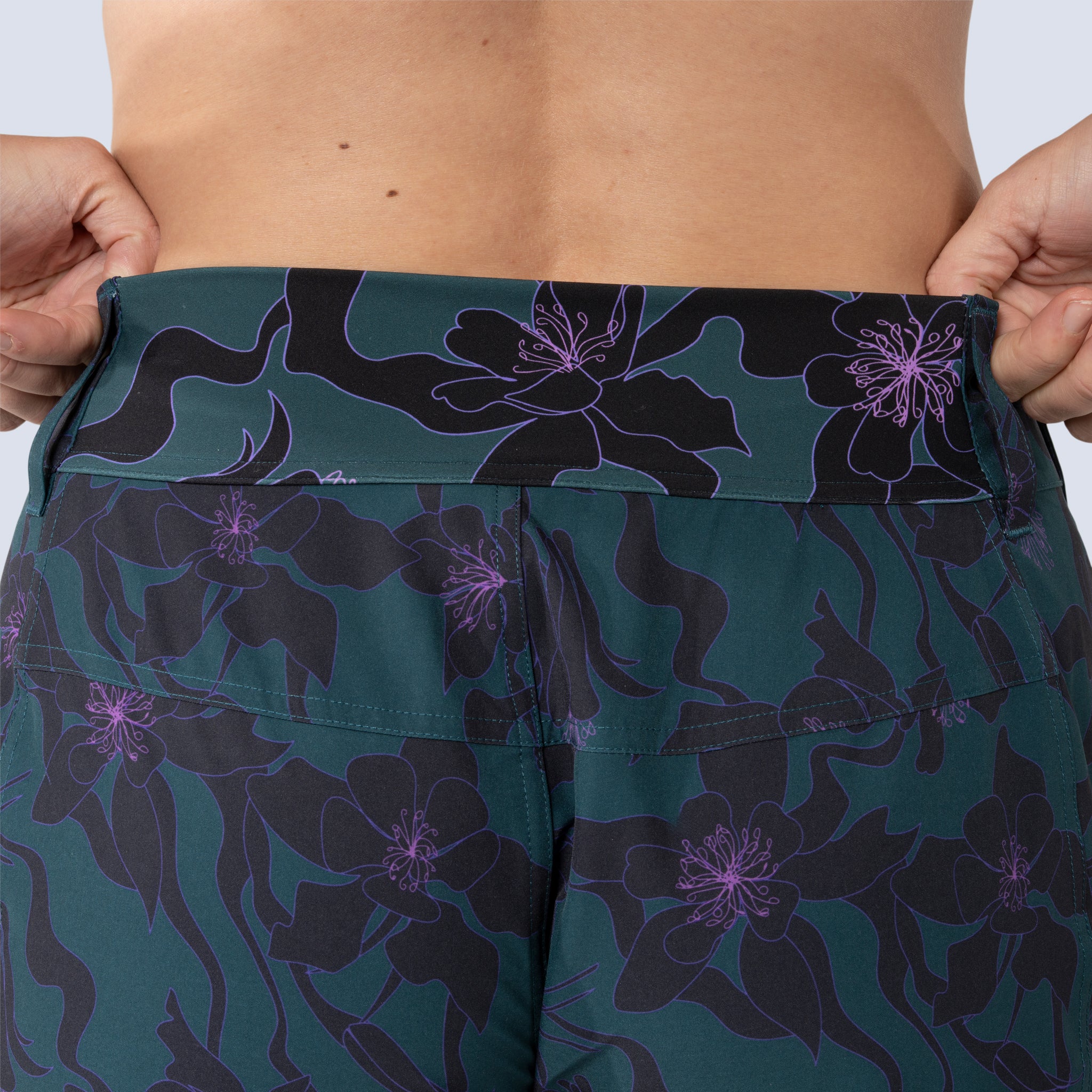 [Spruce Aquila Bloom] Riley 10" bike short, spruce aquila bloom stretchy waistband detail