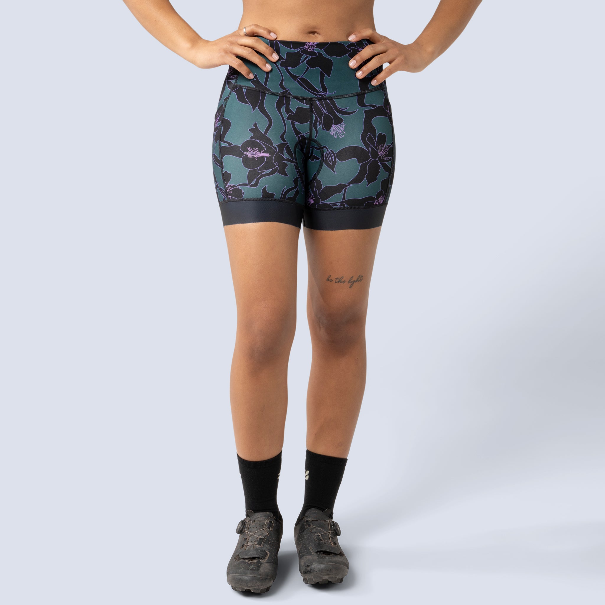 [Spruce Aquila Bloom] Eleanor Chammy in green with black floral print, on model front crop view