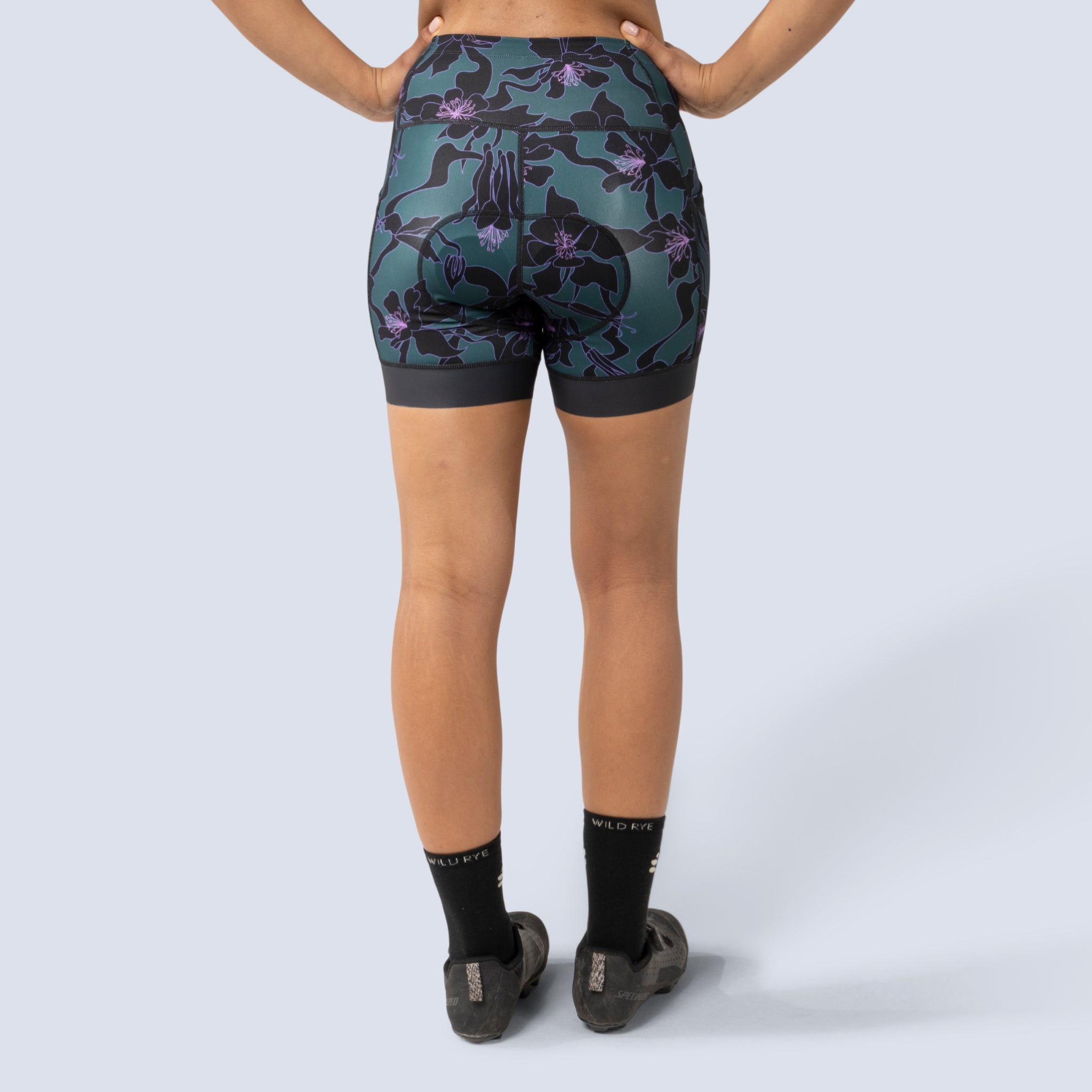[Spruce Aquila Bloom] Eleanor Chammy in green with black floral print, on model back crop view