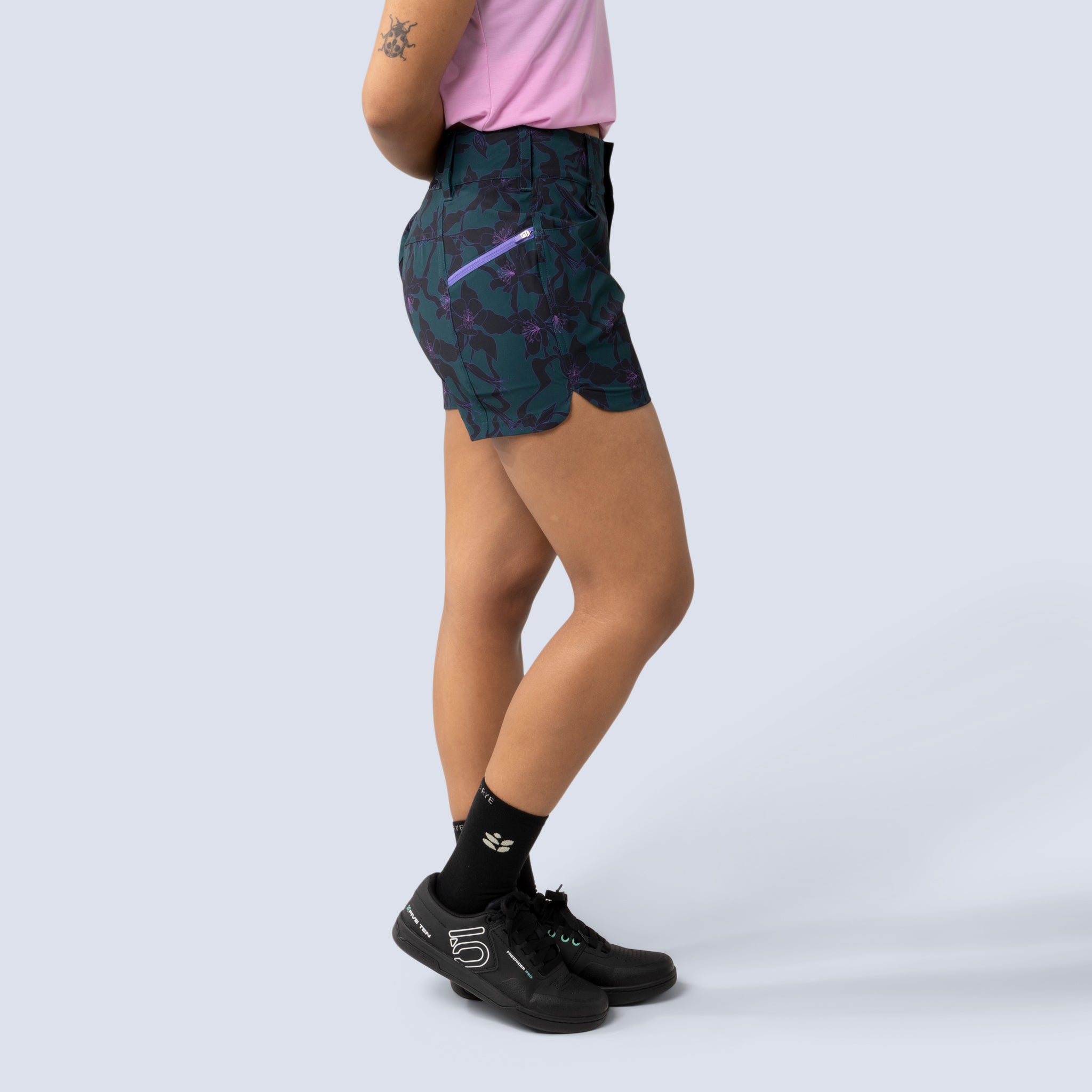 [Spruce Aquila Bloom] Rita Short in Spruce Aquila Bloom, on model side crop view