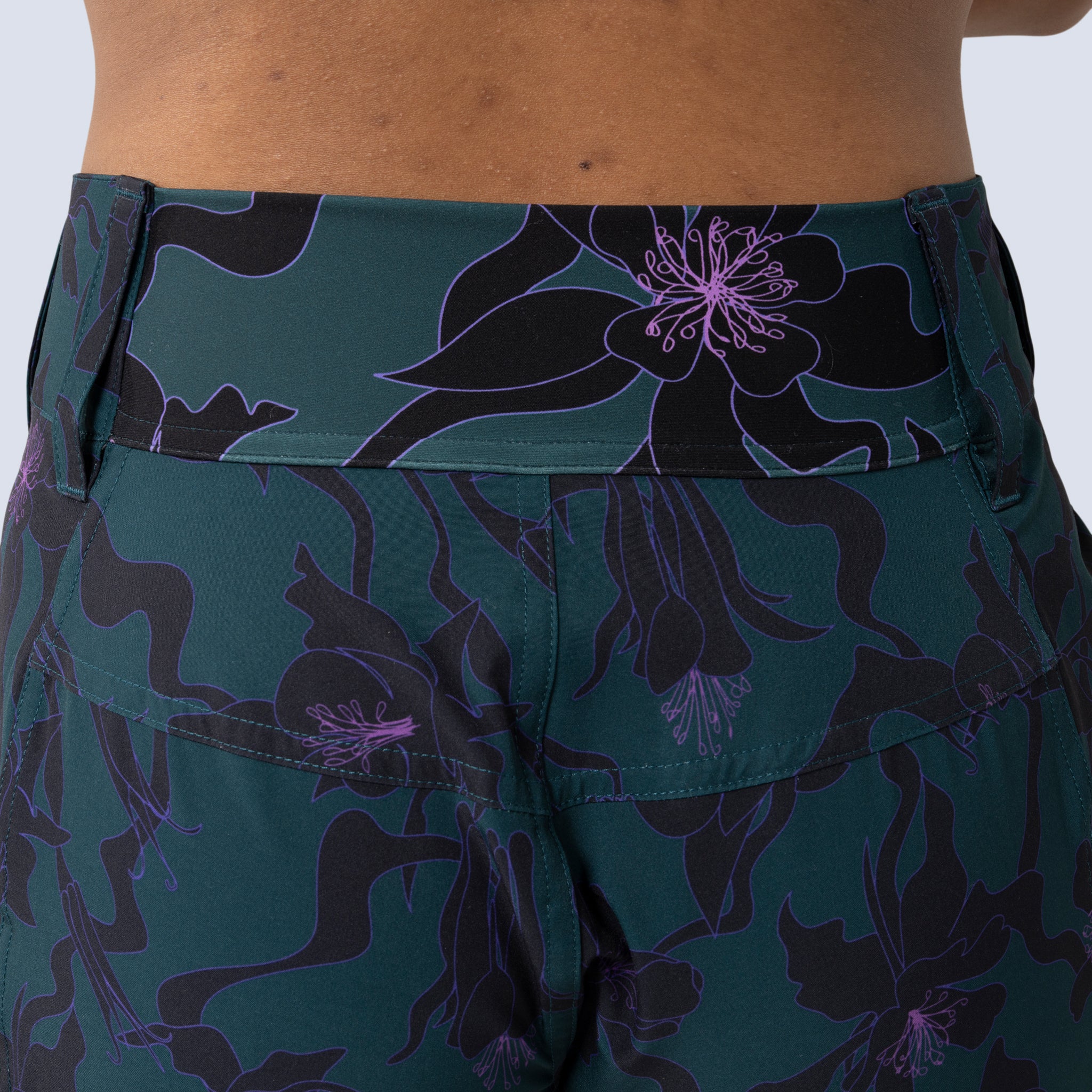 [Spruce Aquila Bloom] Rita Short in Spruce Aquila Bloom, back stretch panel at waist