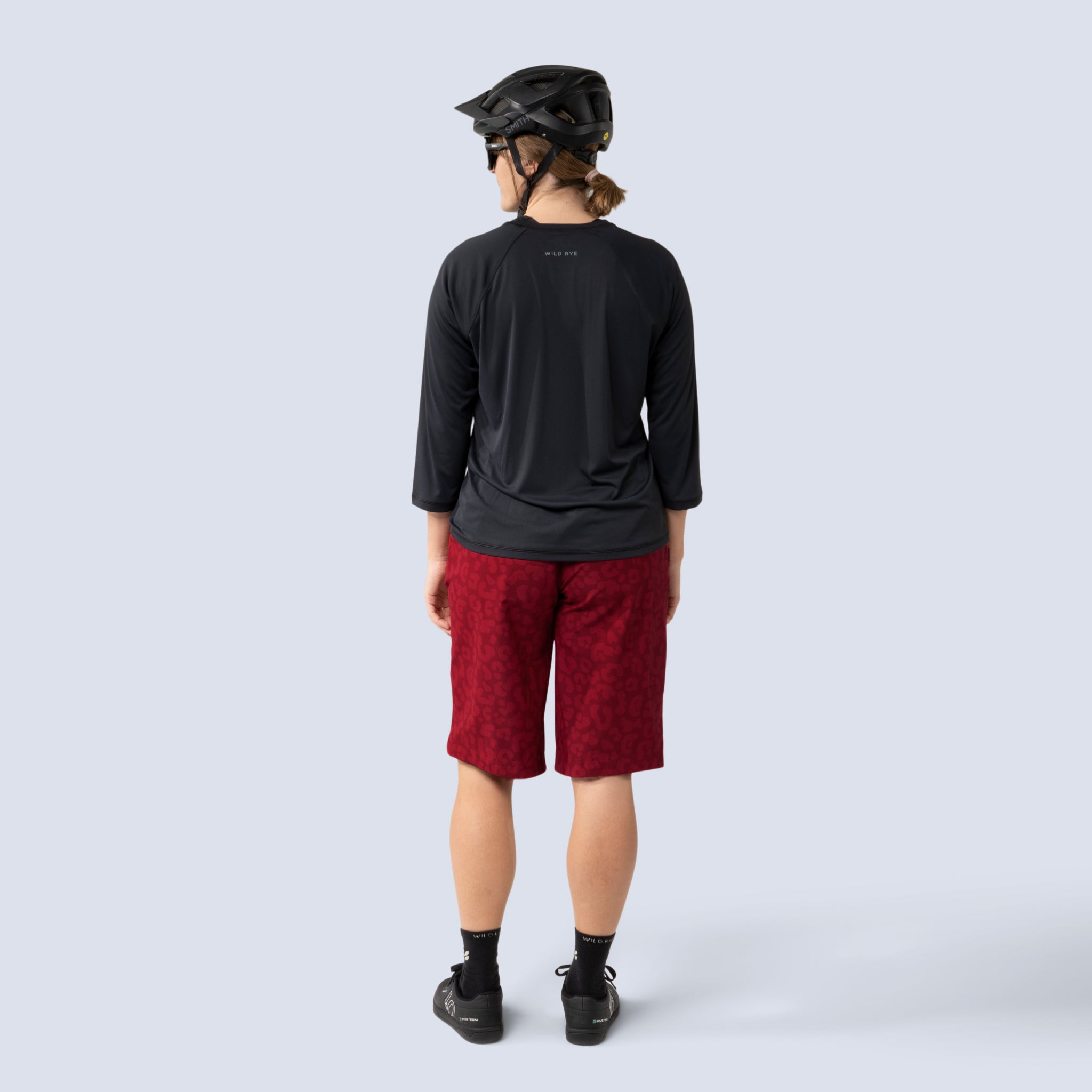 [Black] Sloane 3/4 MTB Jersey Black on model back Full Body