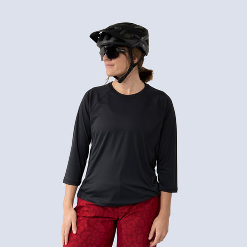[Black] Sloane 3/4 MTB Jersey Black on model Front crop view