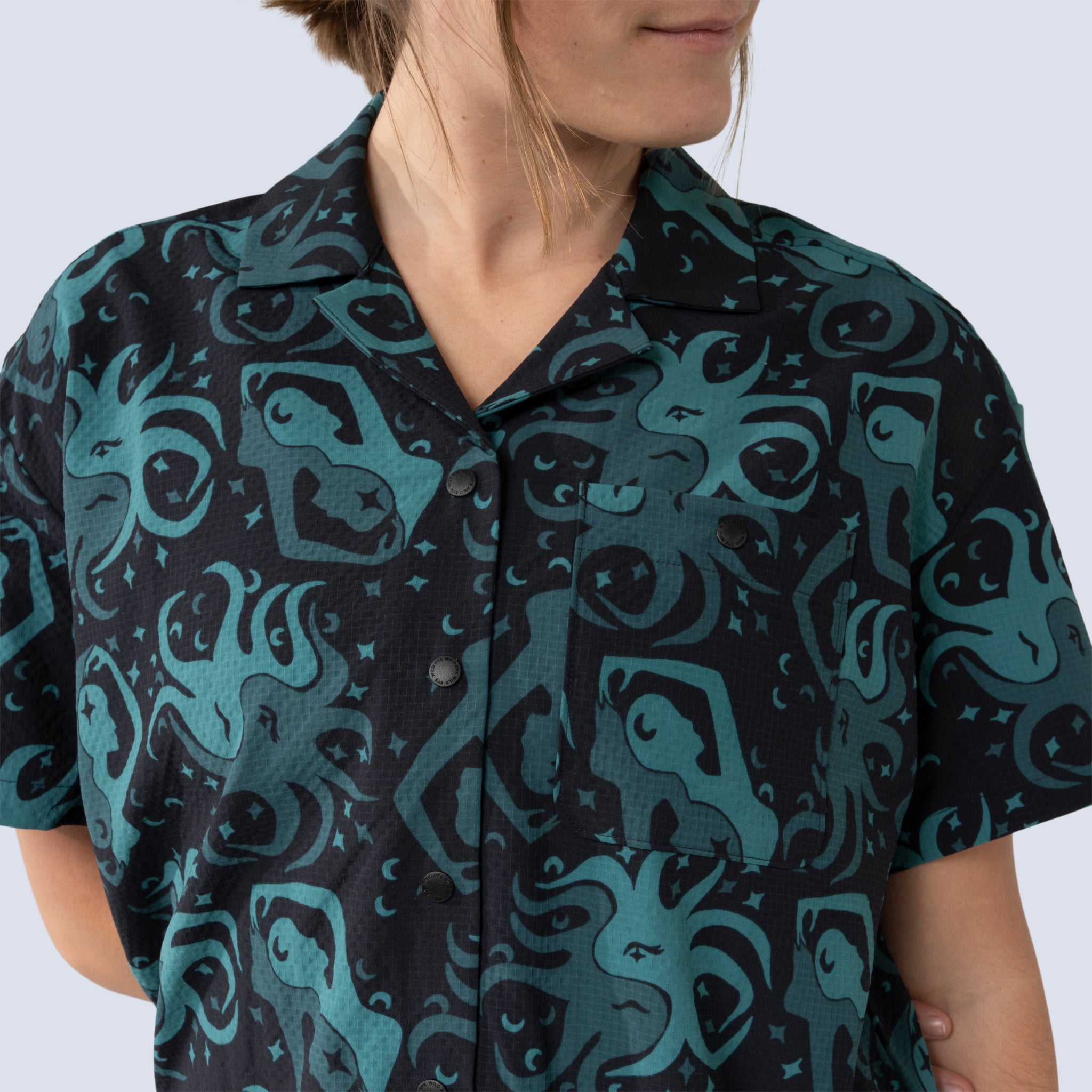 [Dark Reflections] Lil Party shirt Dark Reflections fabric and button detail