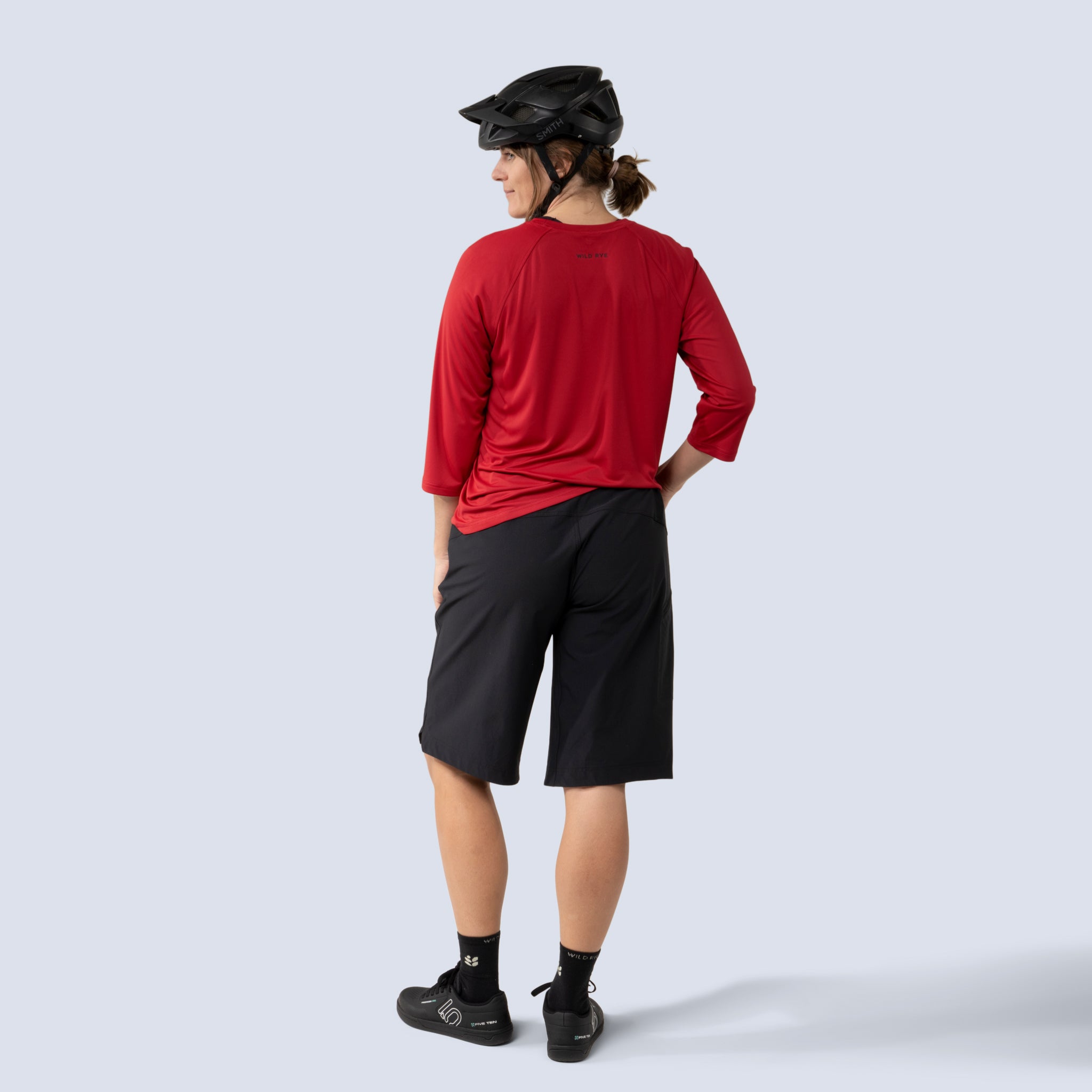 [Star Garnet]  Sloane 3/4 MTB Jersey red on model back full body view