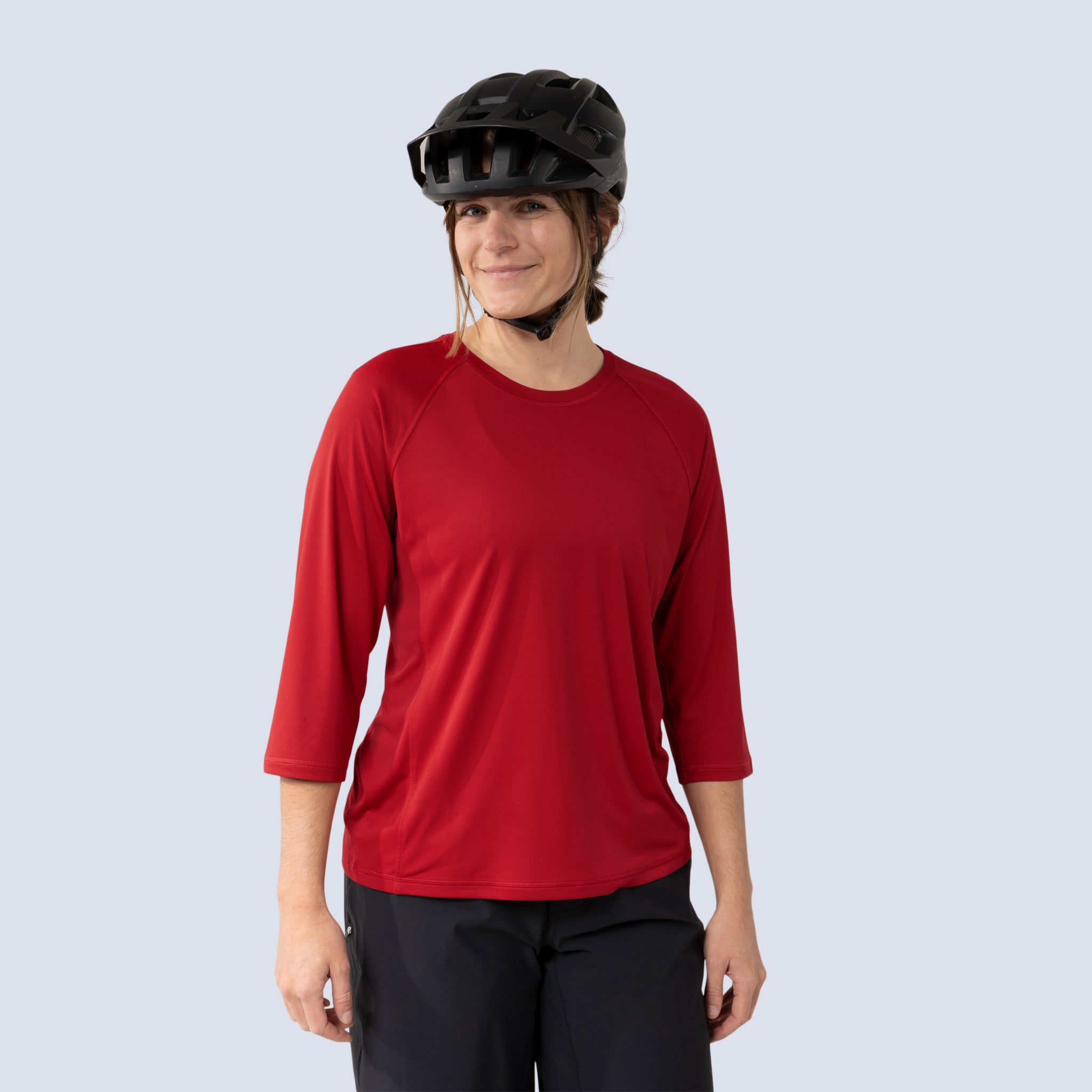 [Star Garnet]  Sloane 3/4 MTB Jersey red on model front crop view